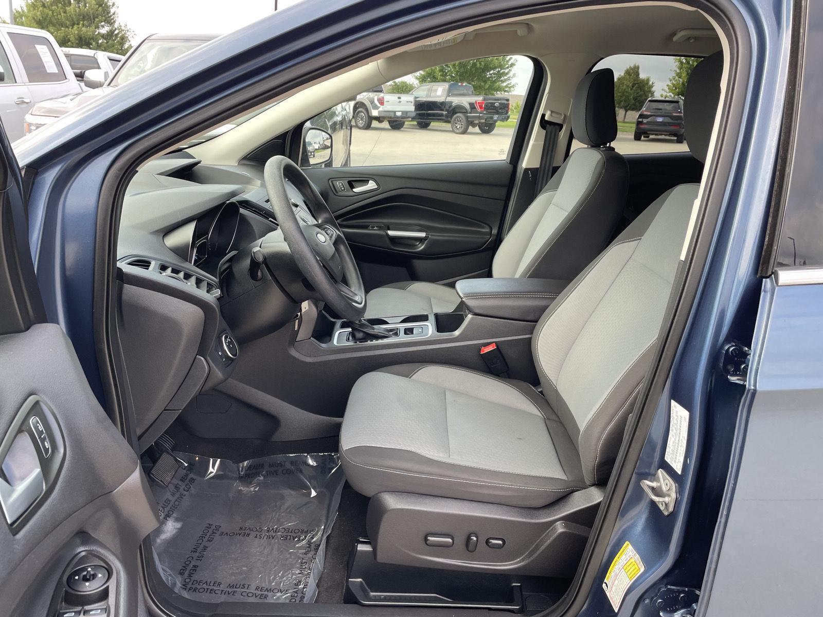Vehicle photo 17