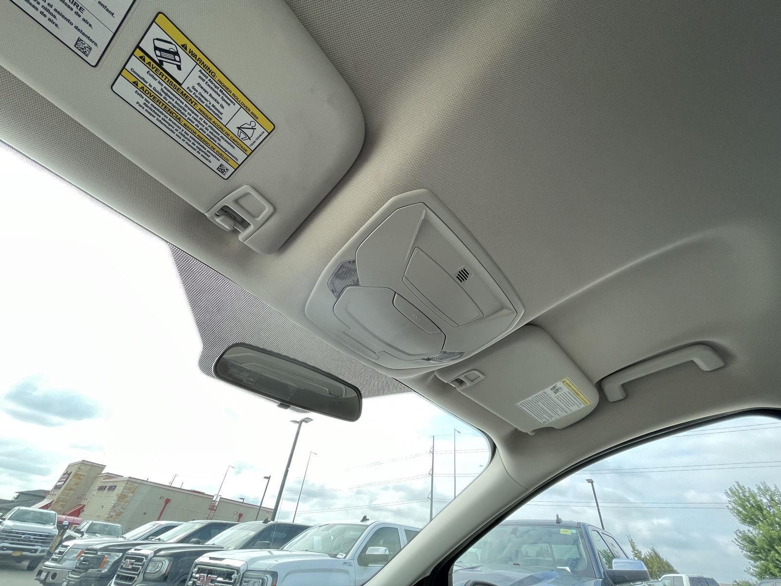 Vehicle photo 21
