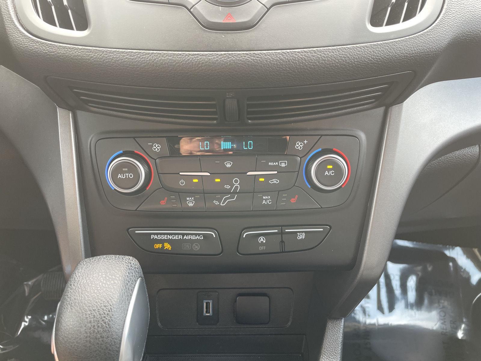 Vehicle photo 25
