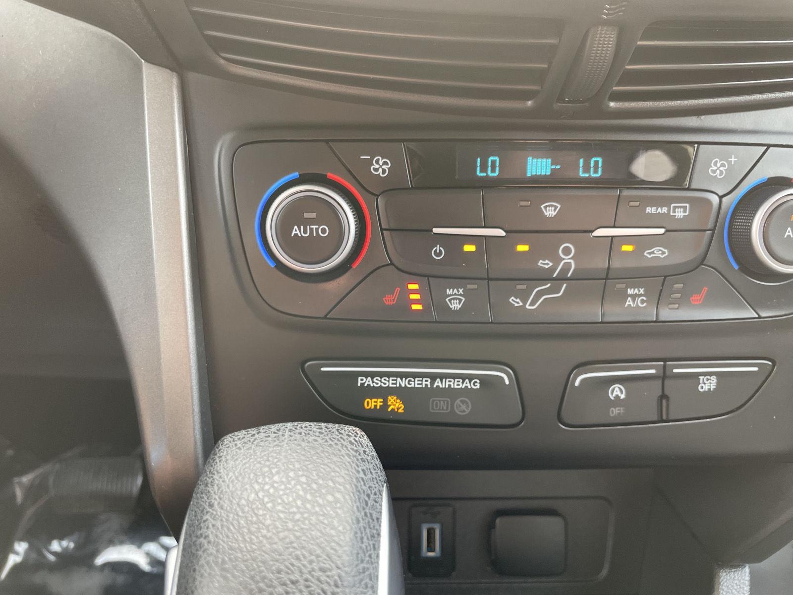 Vehicle photo 26