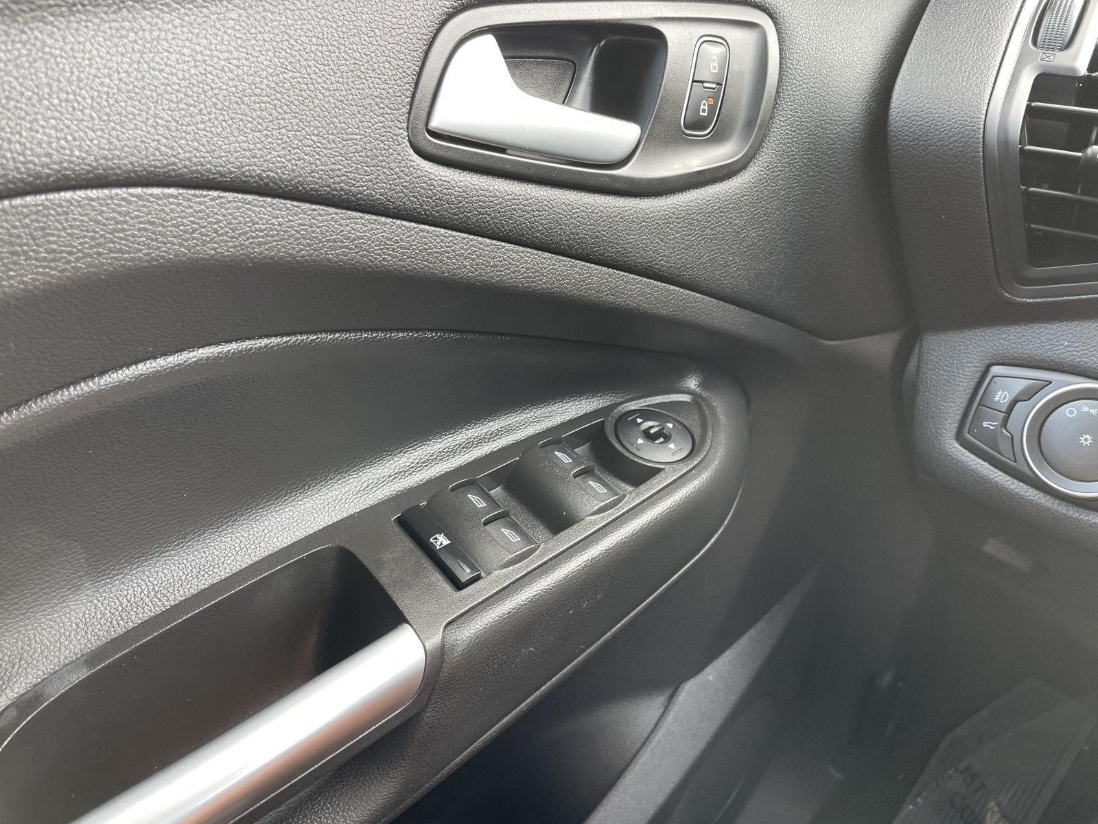 Vehicle photo 28