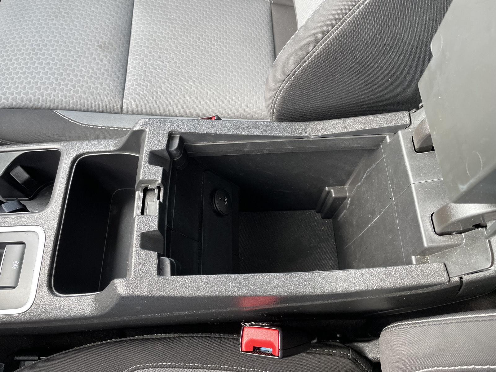 Vehicle photo 30