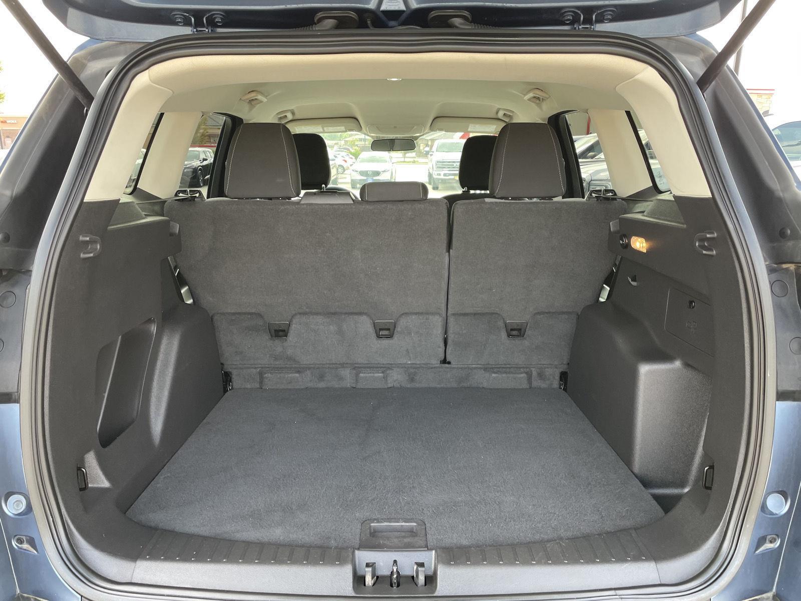 Vehicle photo 34