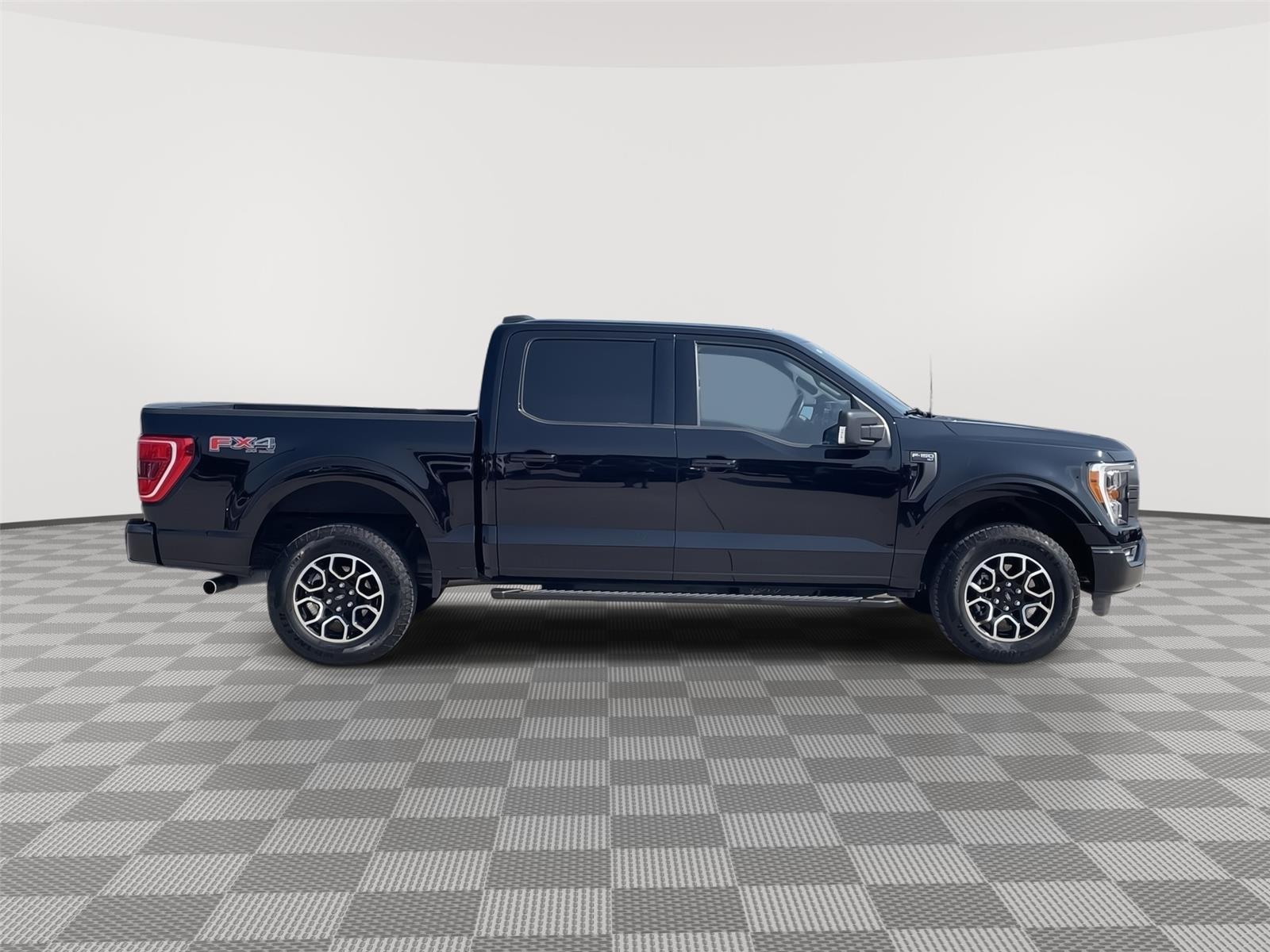 Vehicle photo 6