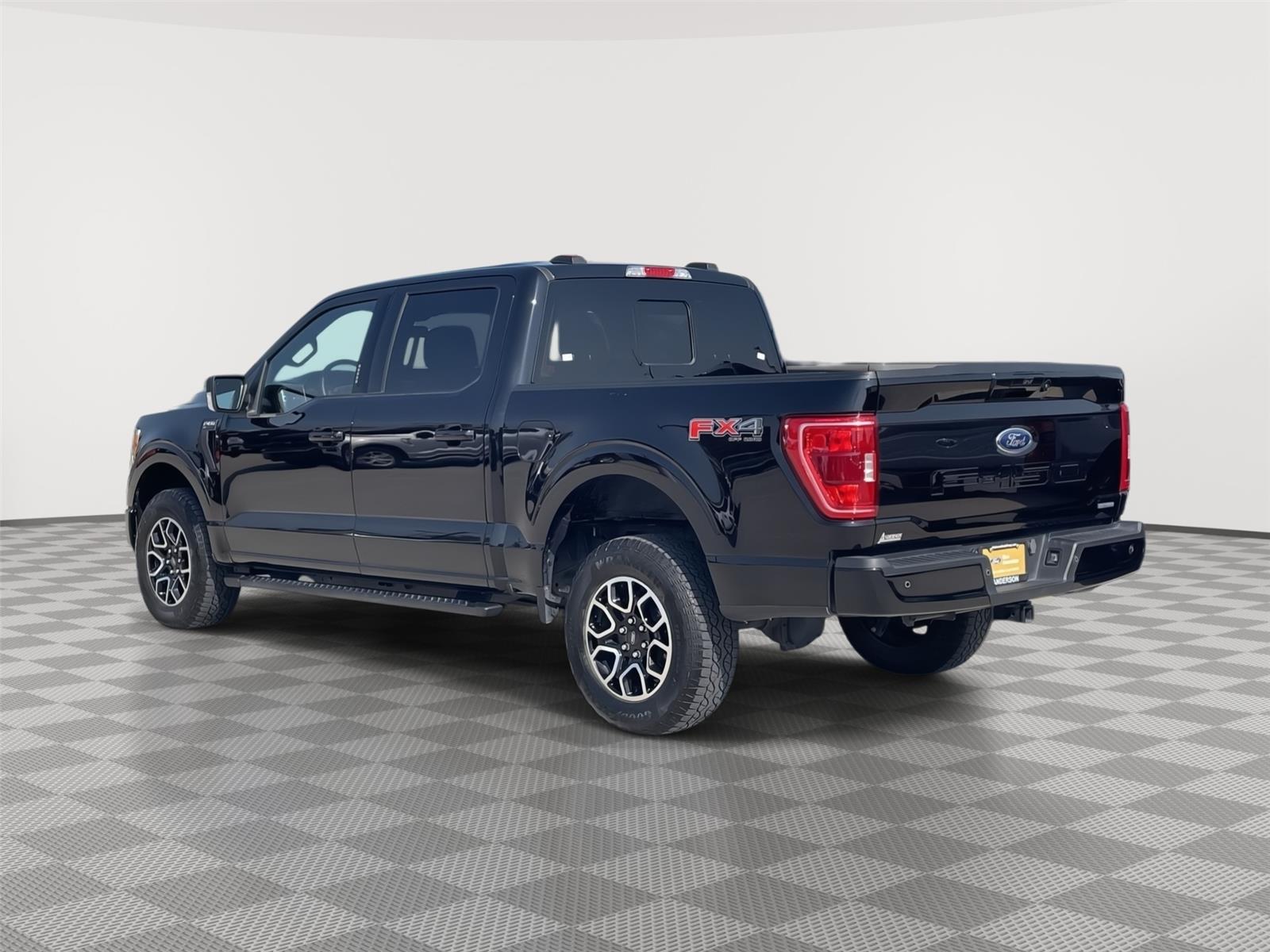 Vehicle photo 9