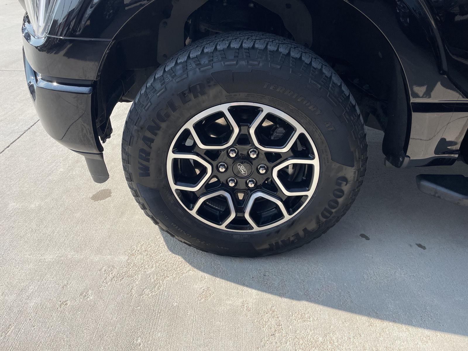 Vehicle photo 10