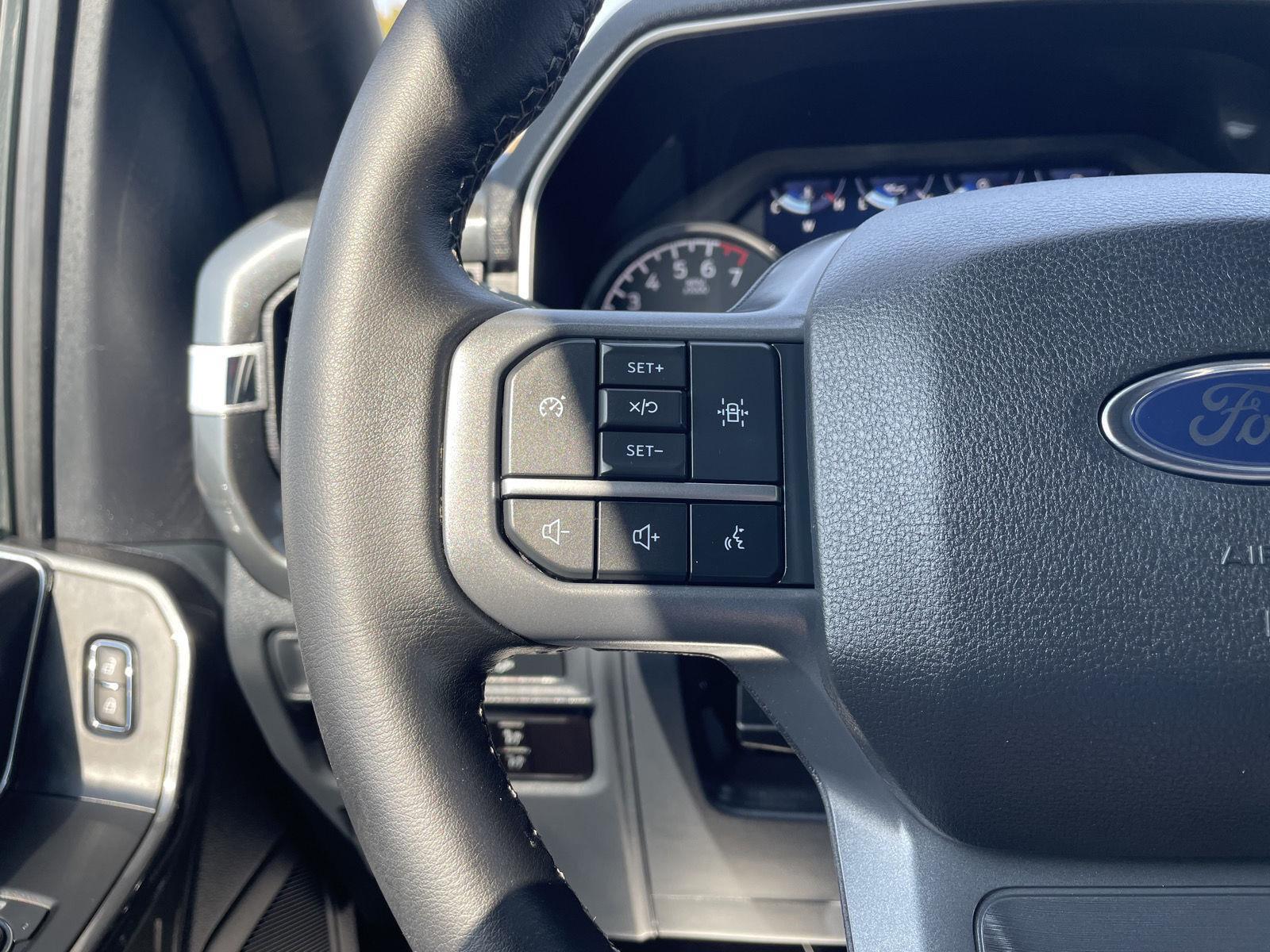 Vehicle photo 13