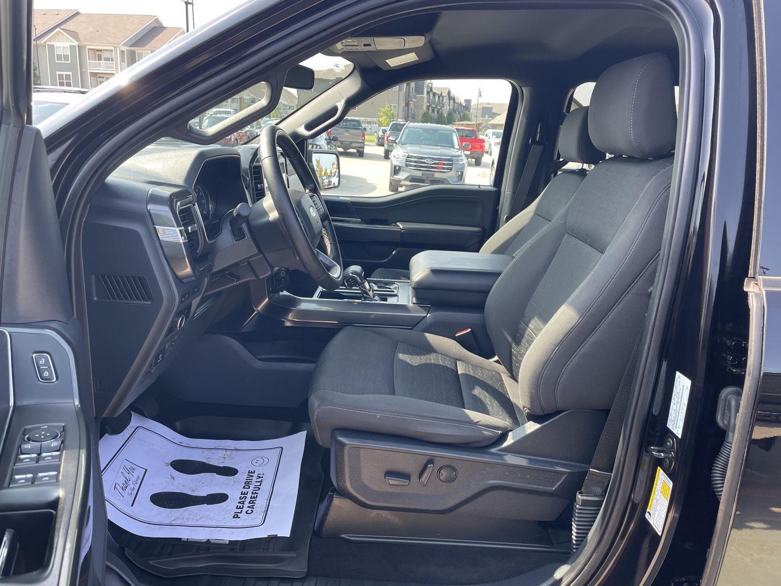 Vehicle photo 17