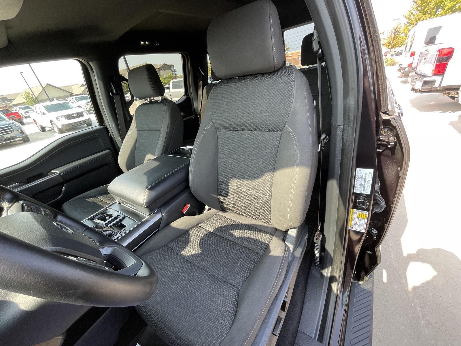 Vehicle photo 18