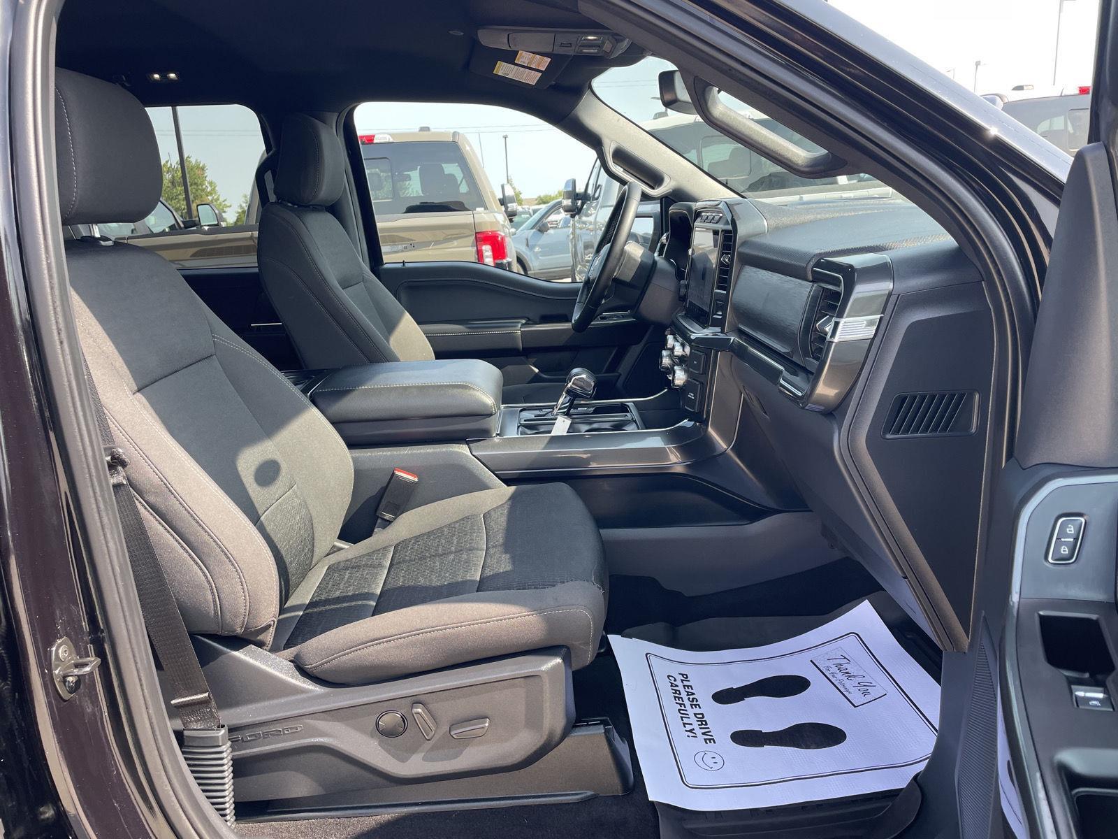 Vehicle photo 19