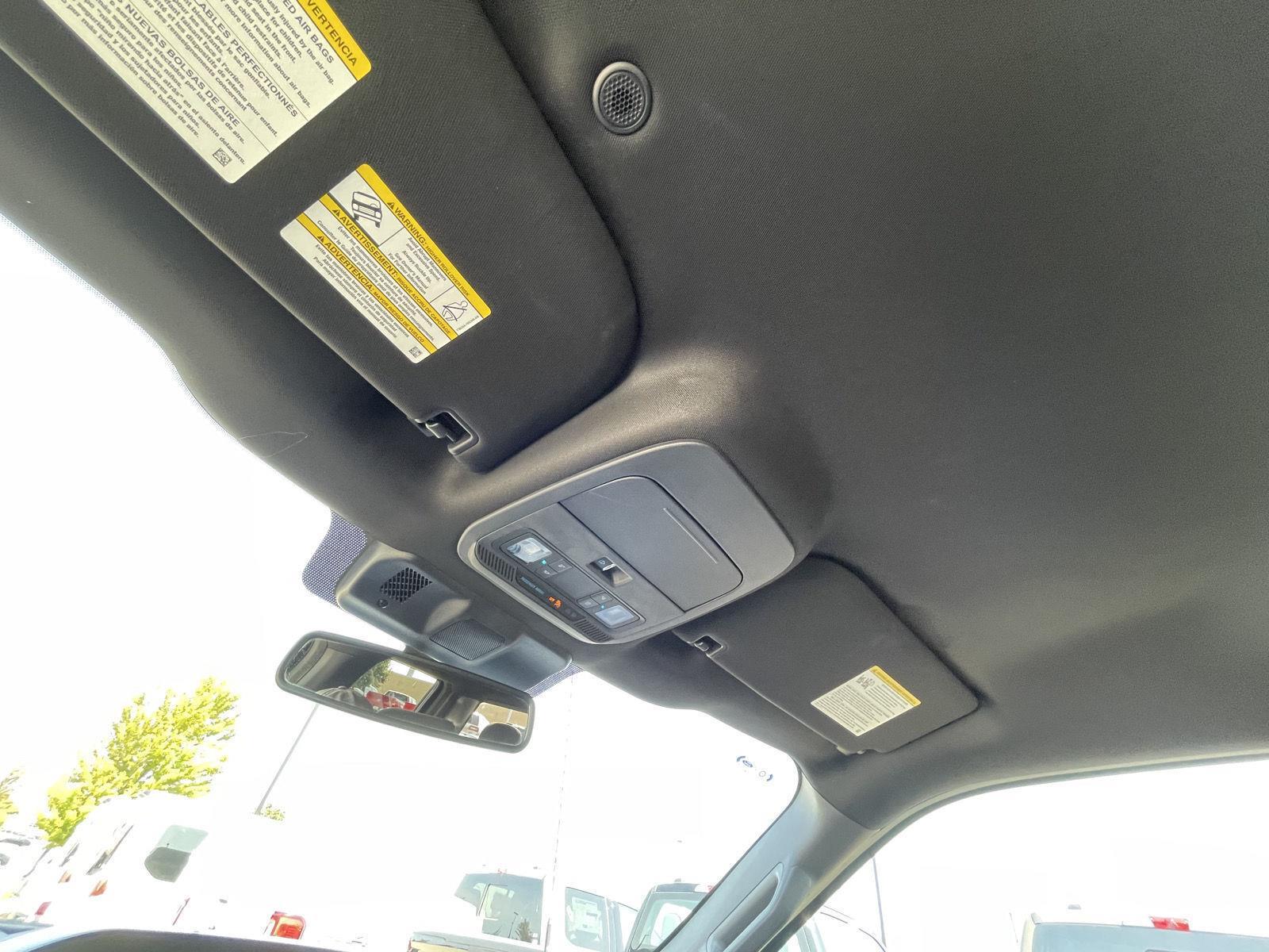 Vehicle photo 21