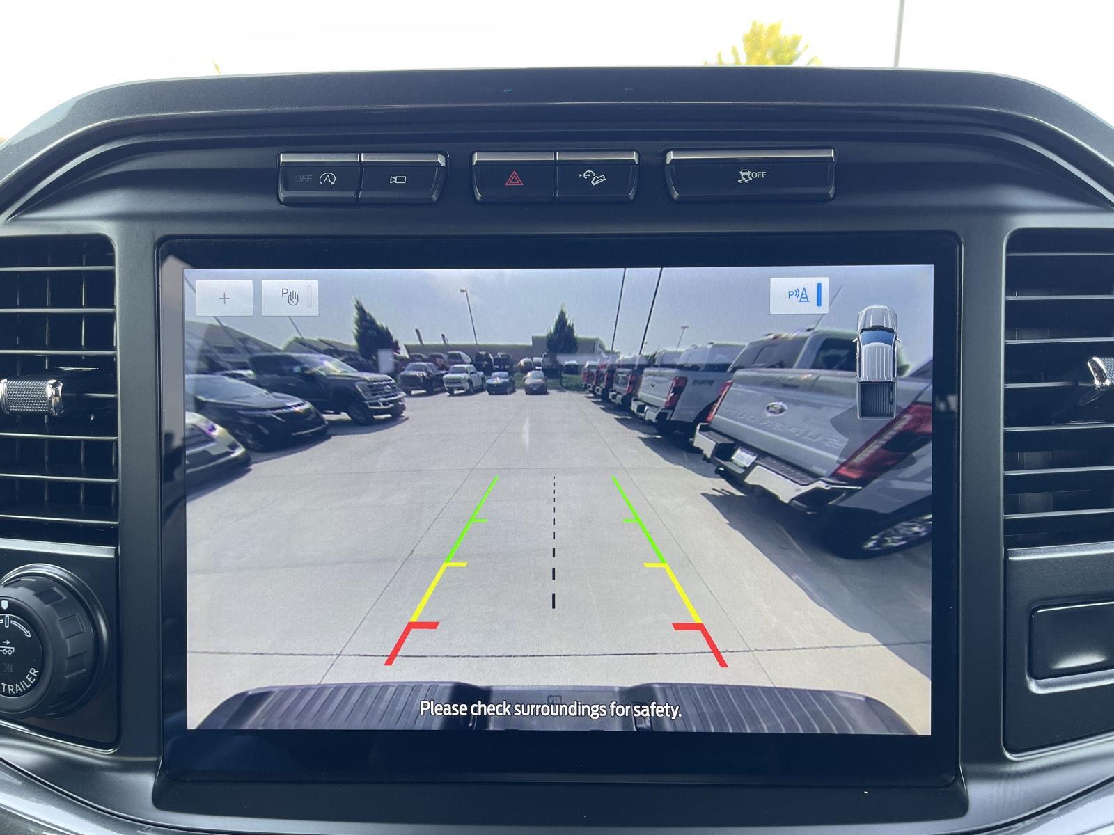 Vehicle photo 23