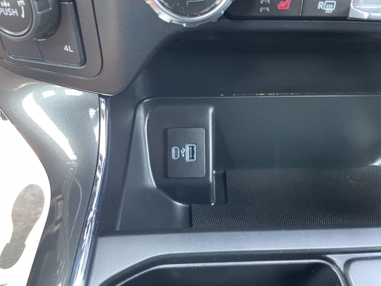 Vehicle photo 28