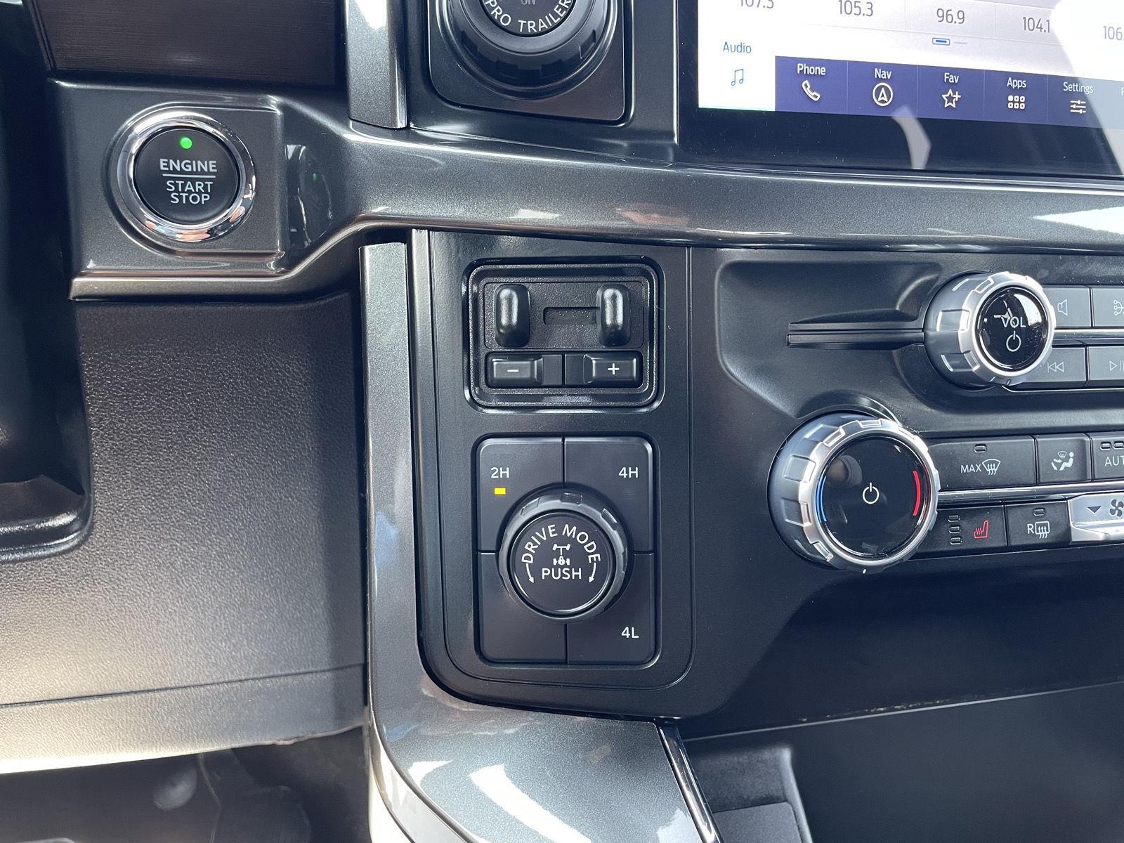Vehicle photo 30