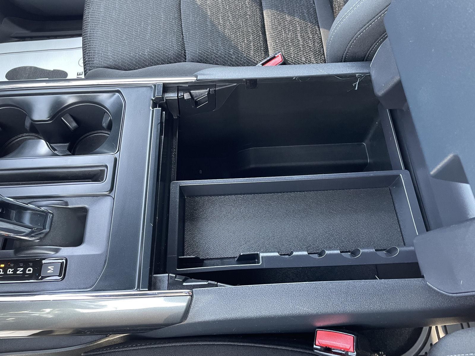 Vehicle photo 34