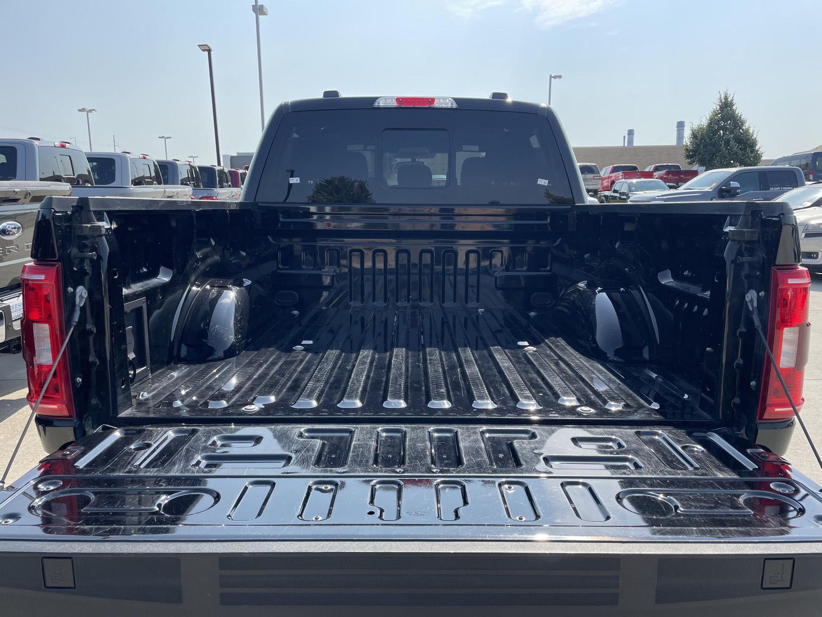 Vehicle photo 38