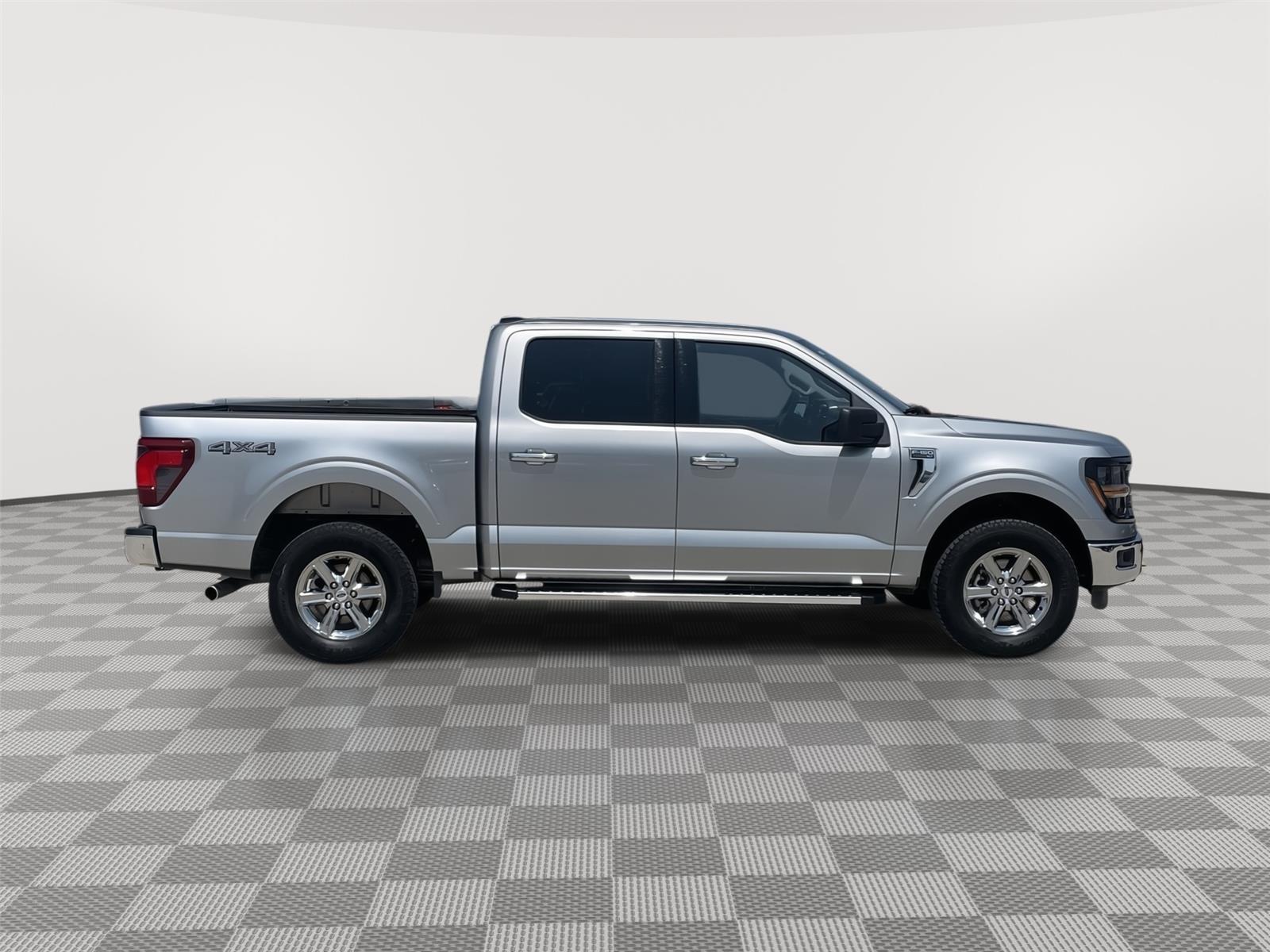 Vehicle photo 6
