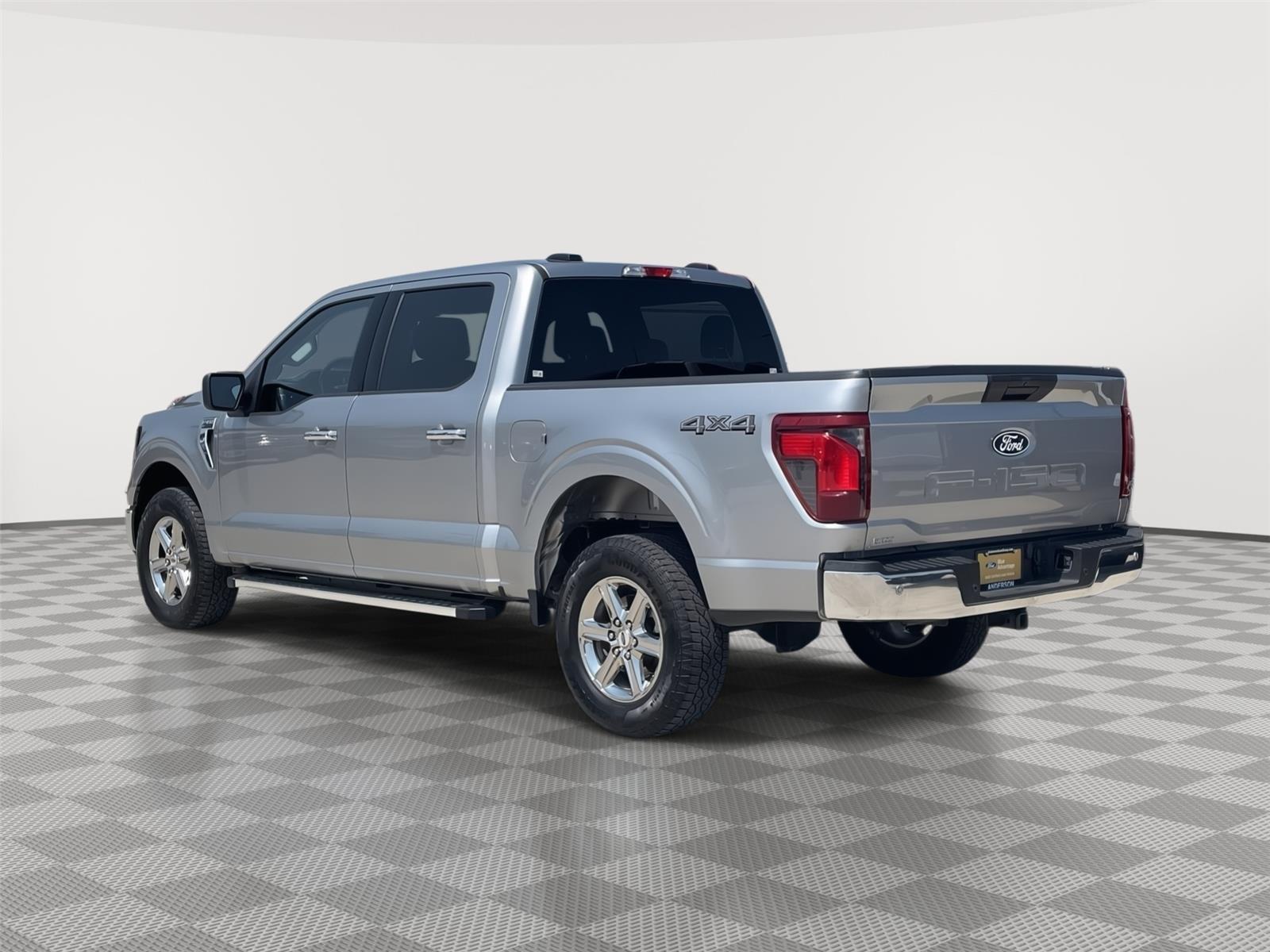 Vehicle photo 9