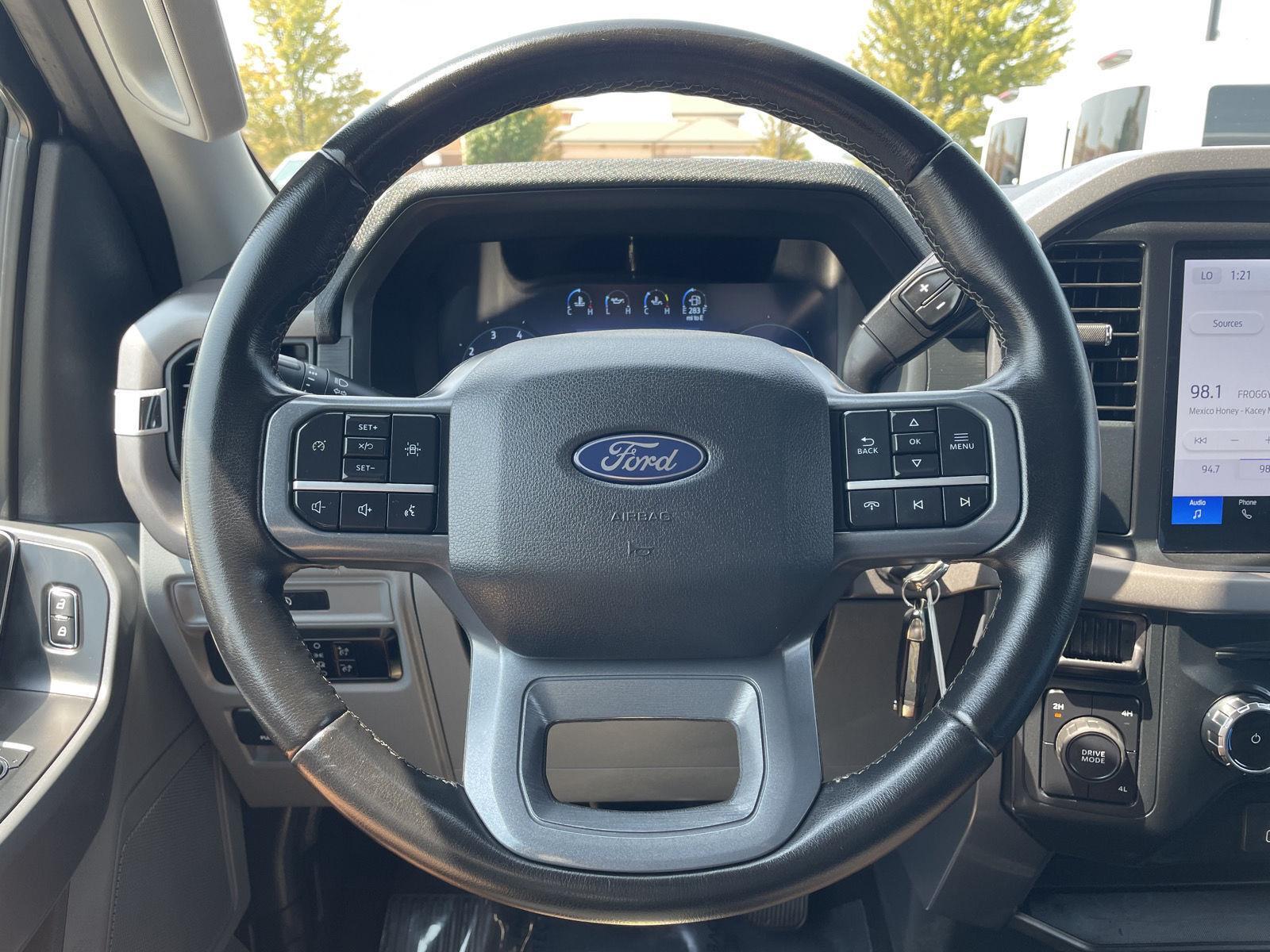 Vehicle photo 12