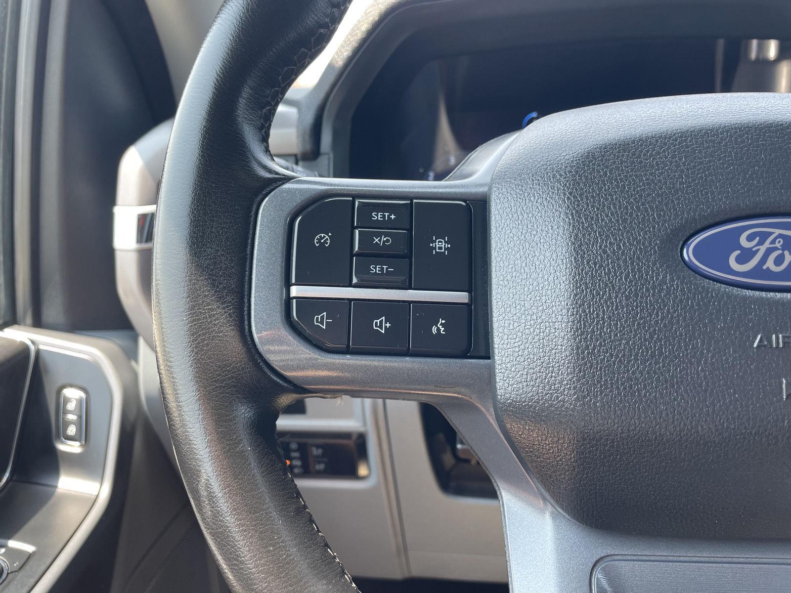 Vehicle photo 13