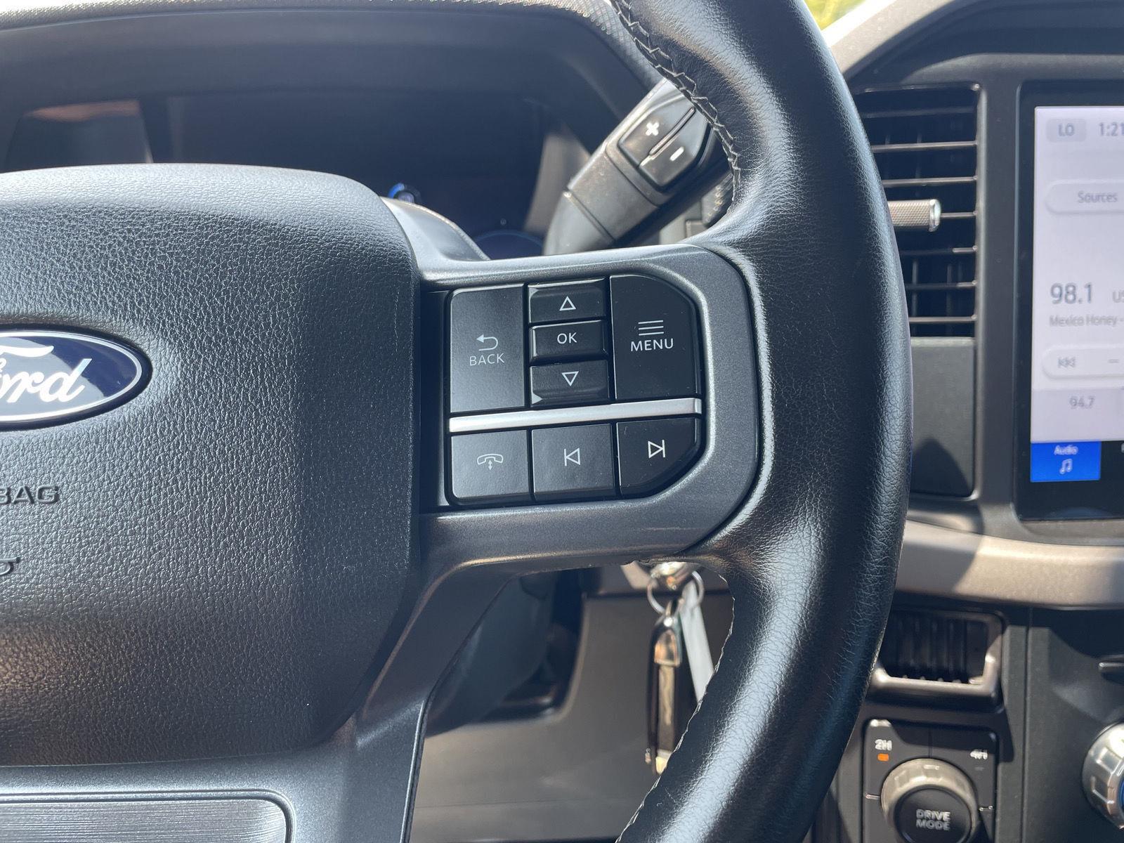 Vehicle photo 14