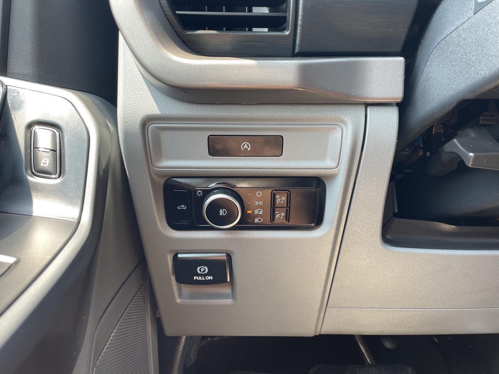 Vehicle photo 16