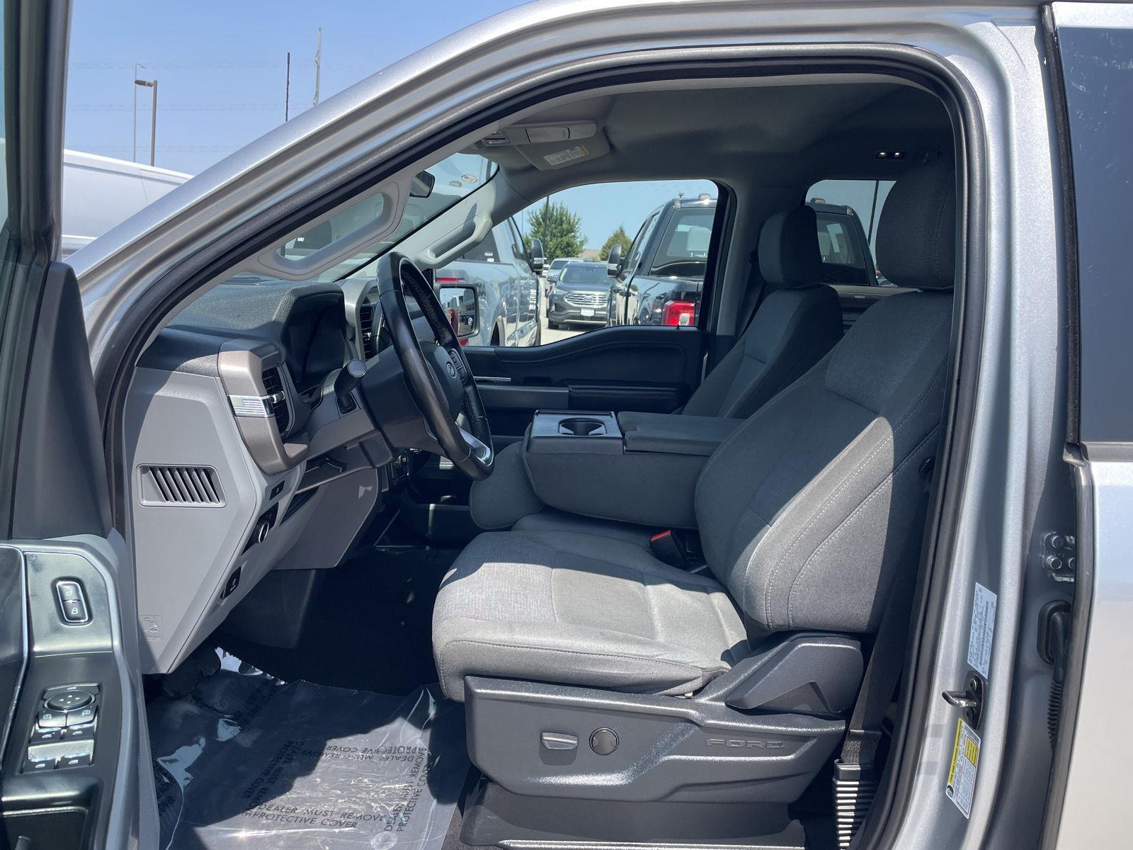 Vehicle photo 17