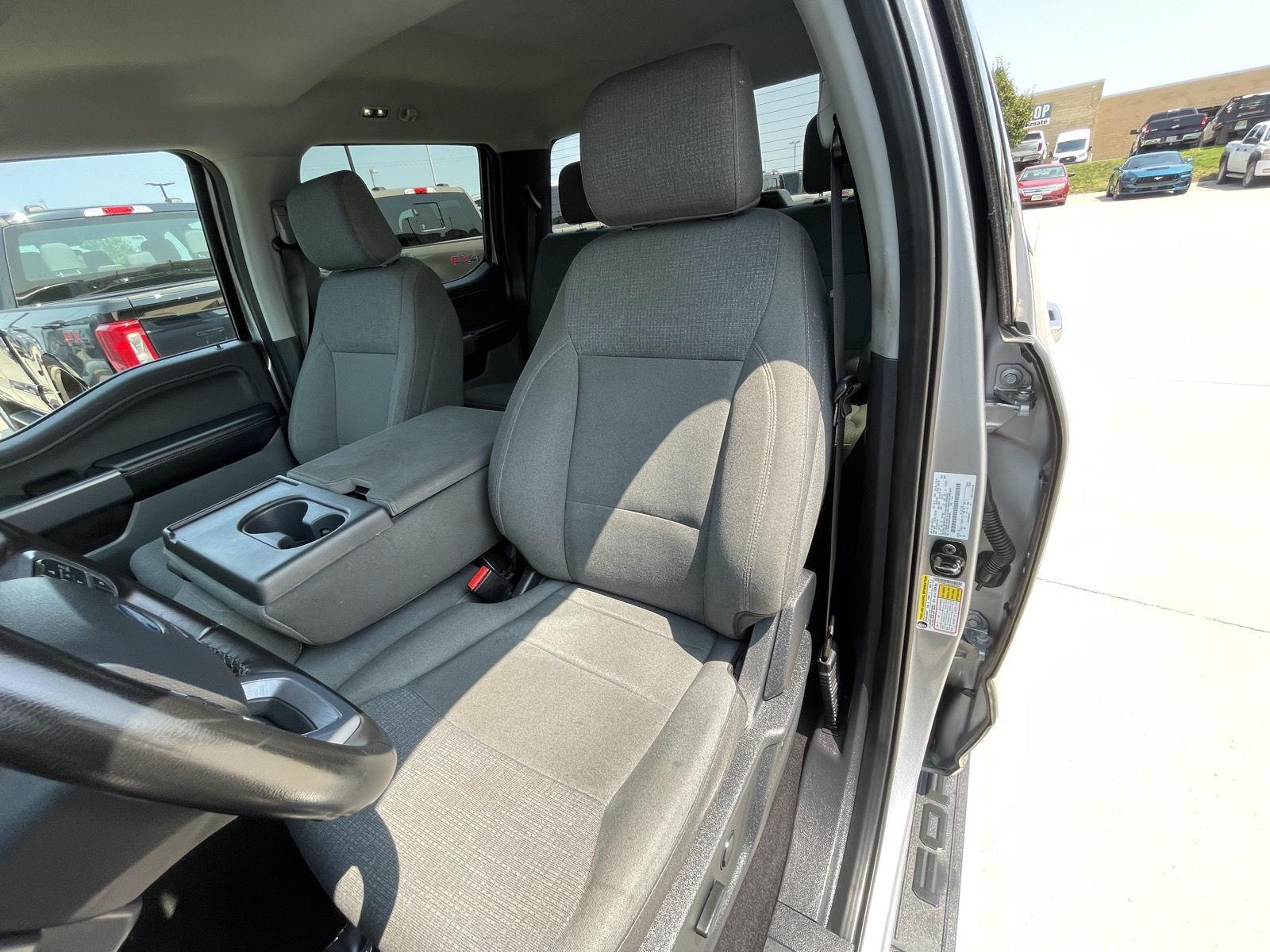 Vehicle photo 18