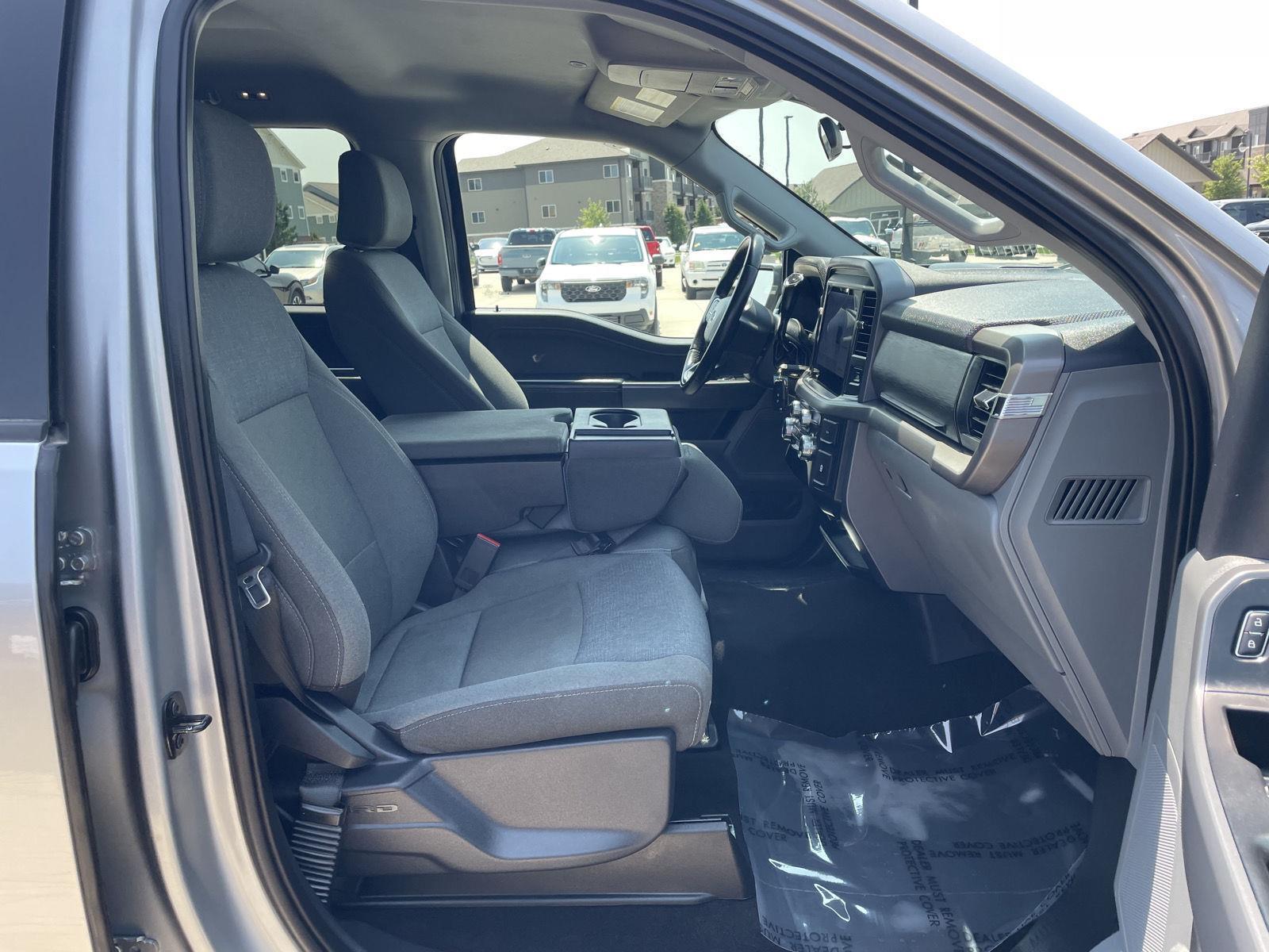 Vehicle photo 19