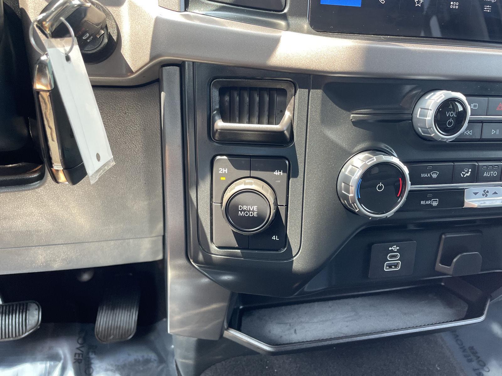 Vehicle photo 26