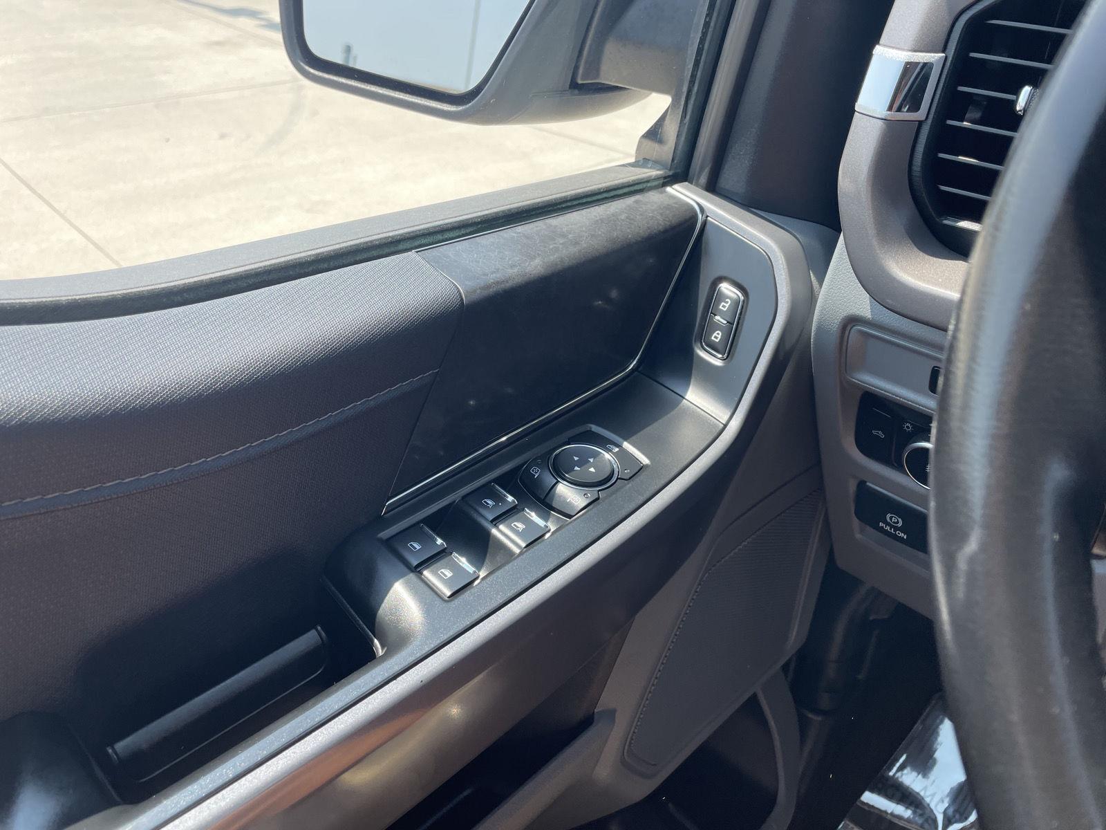 Vehicle photo 28