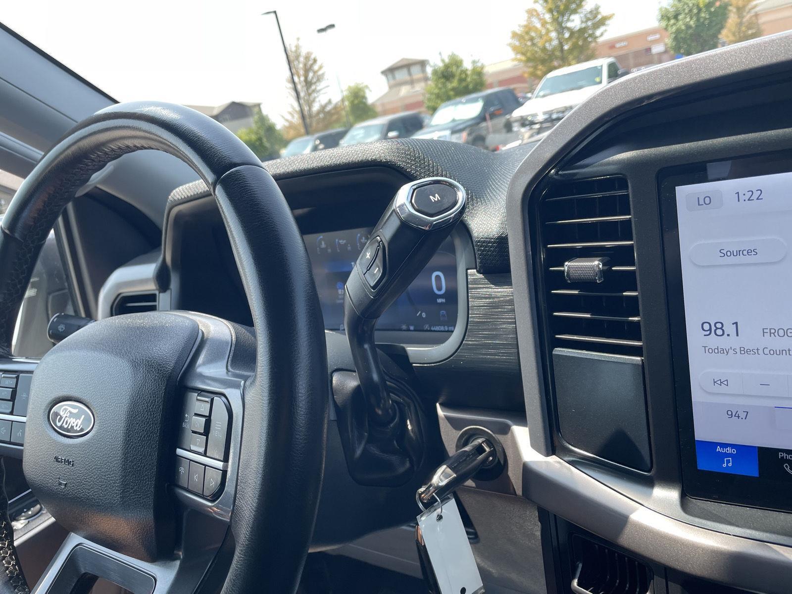 Vehicle photo 29