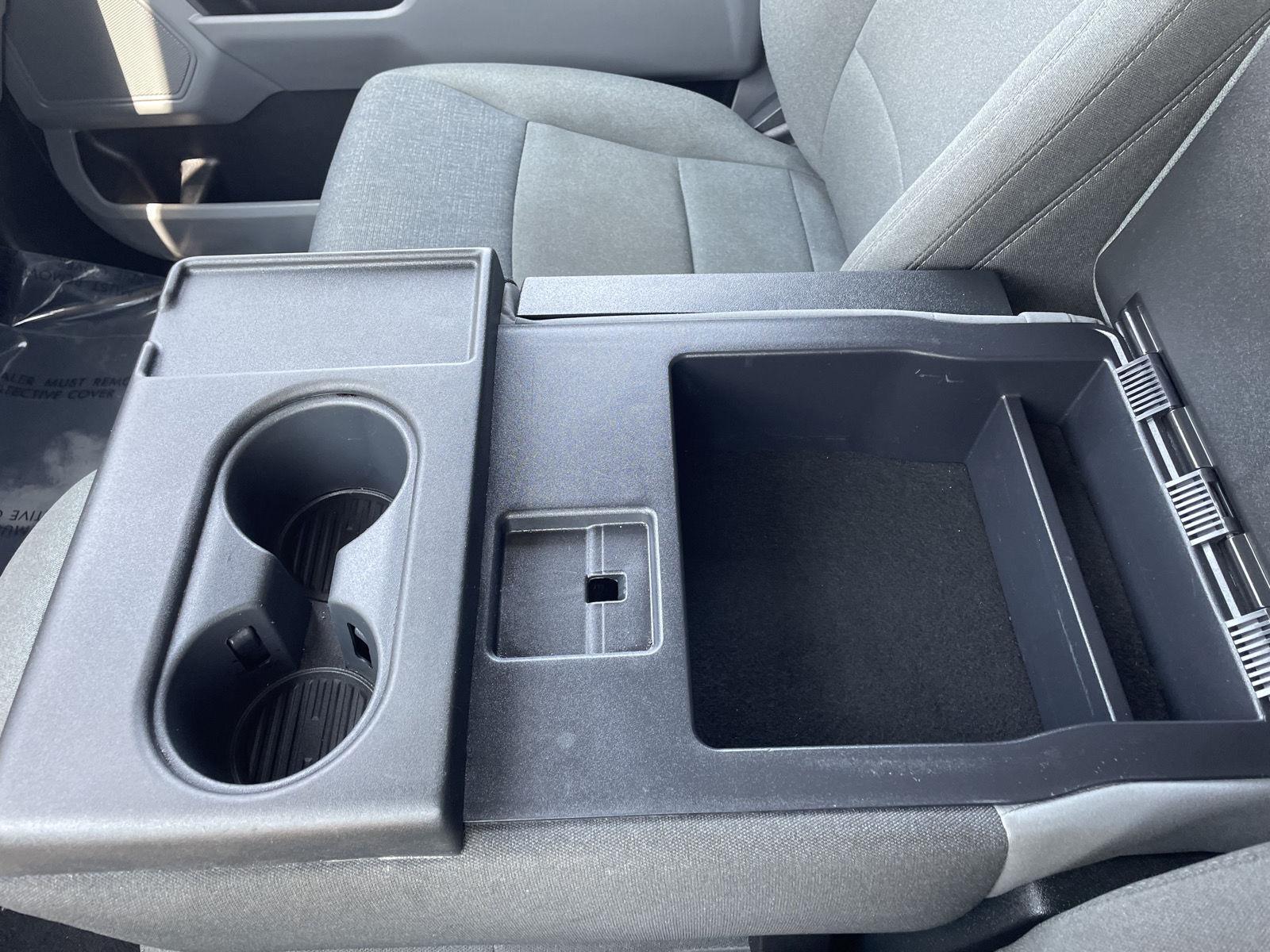 Vehicle photo 30