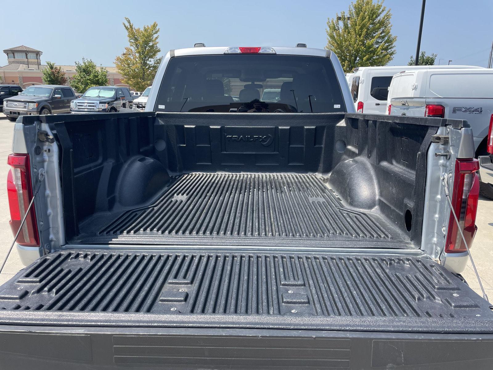 Vehicle photo 33