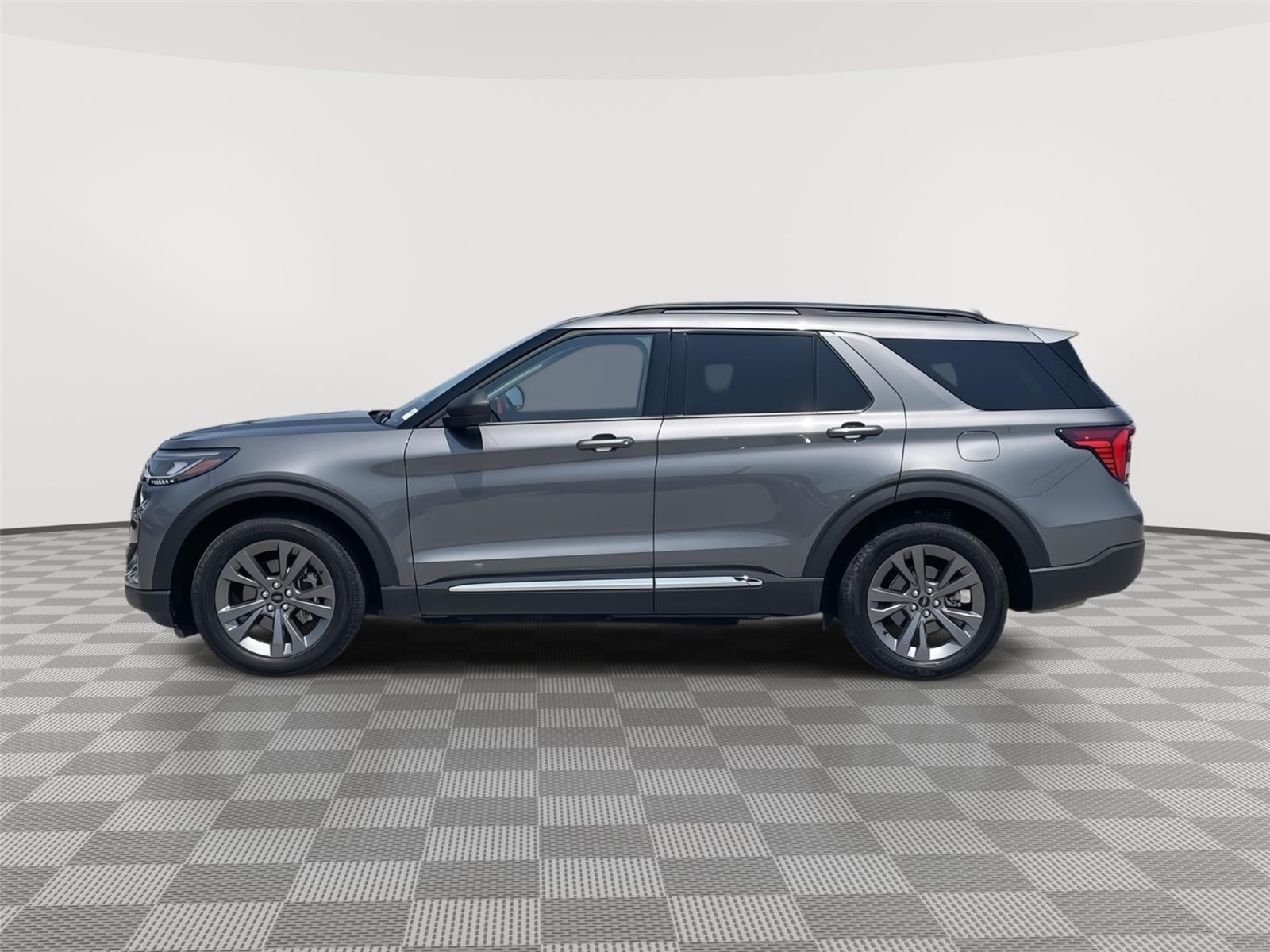 Vehicle photo 2