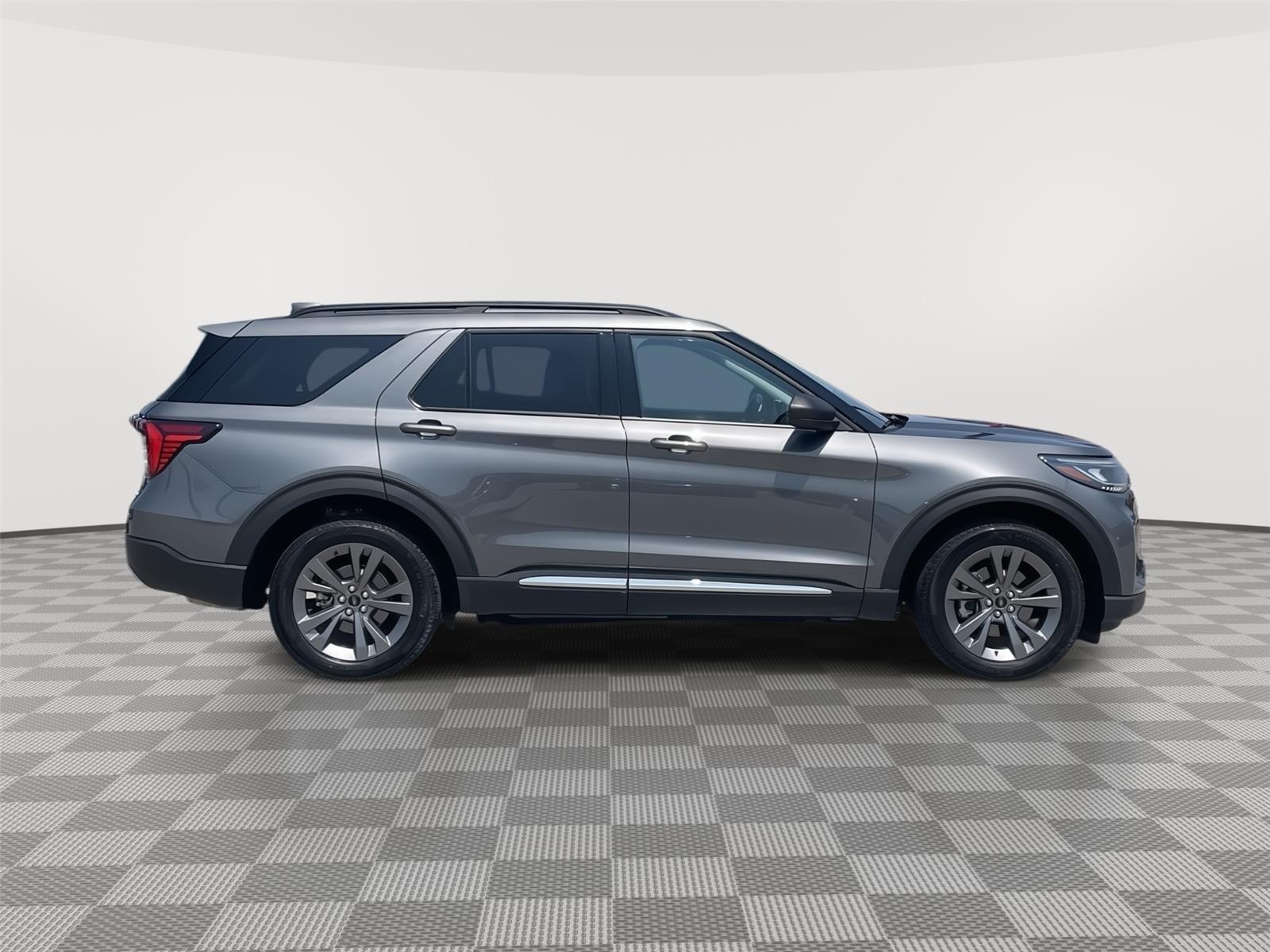 Vehicle photo 6