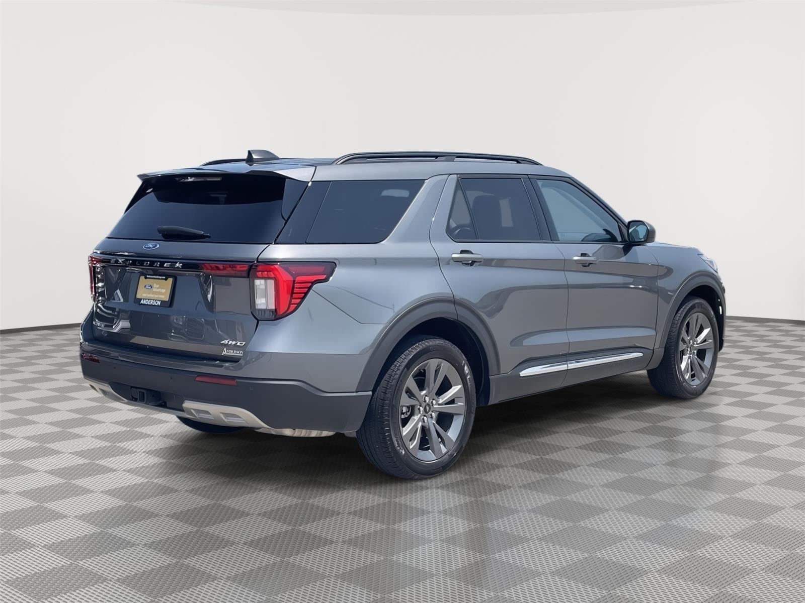 Vehicle photo 7
