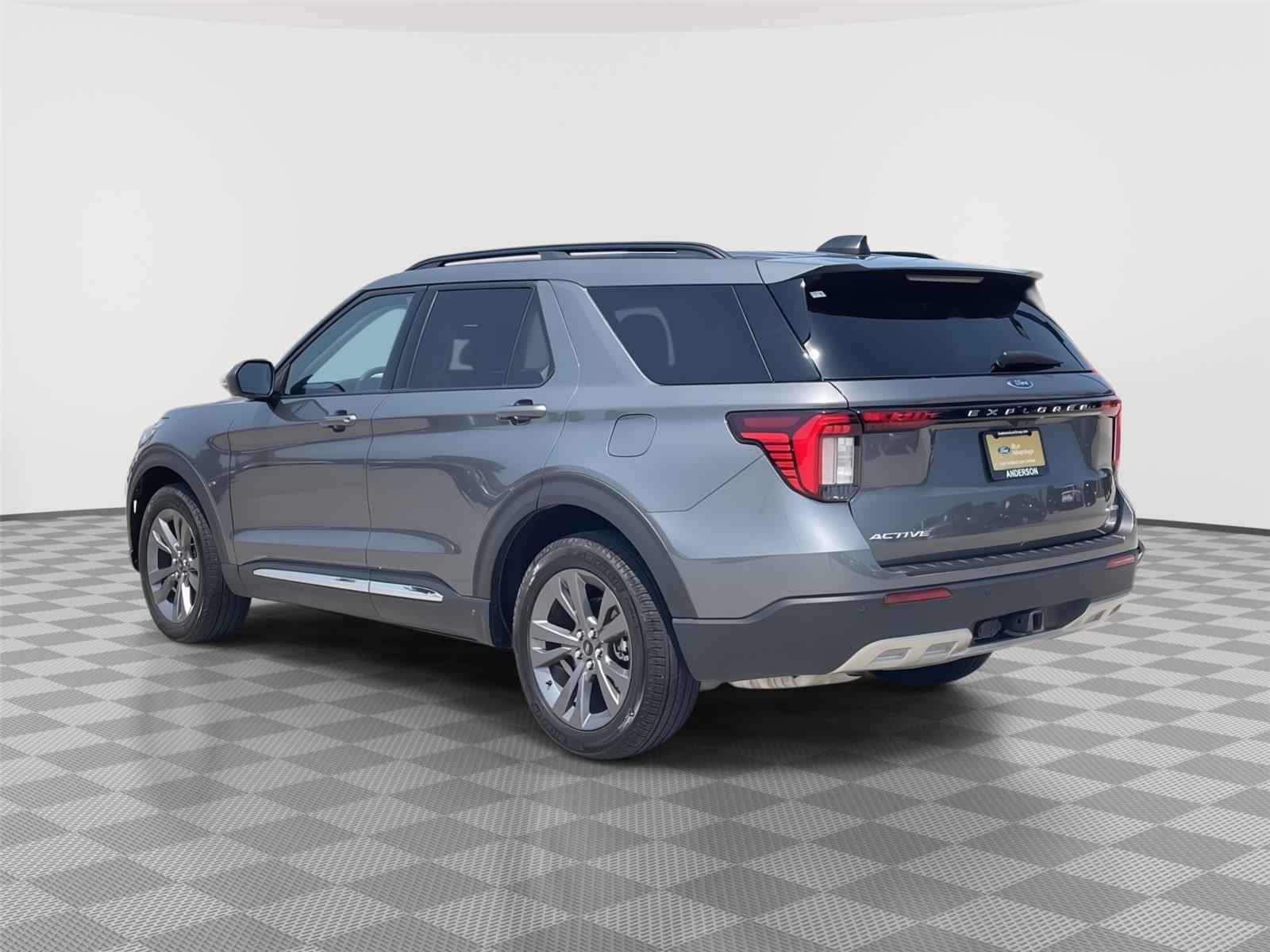 Vehicle photo 9