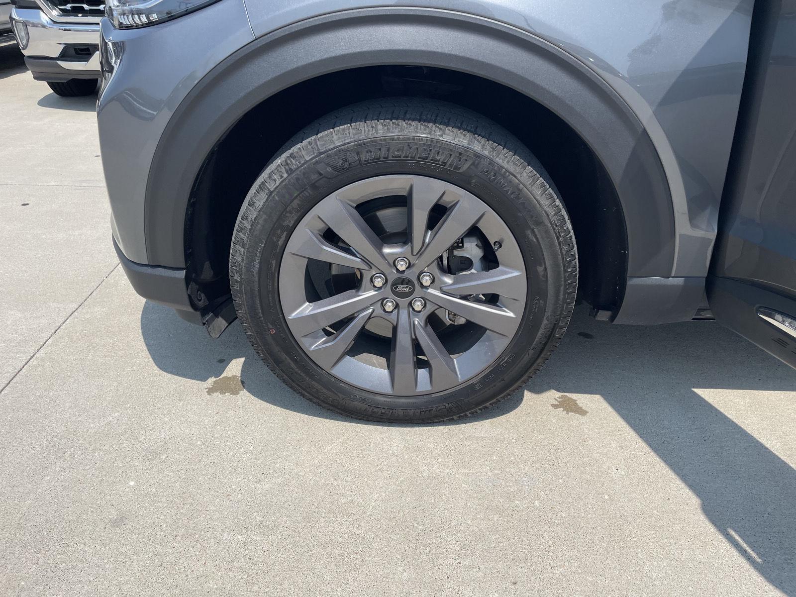 Vehicle photo 10
