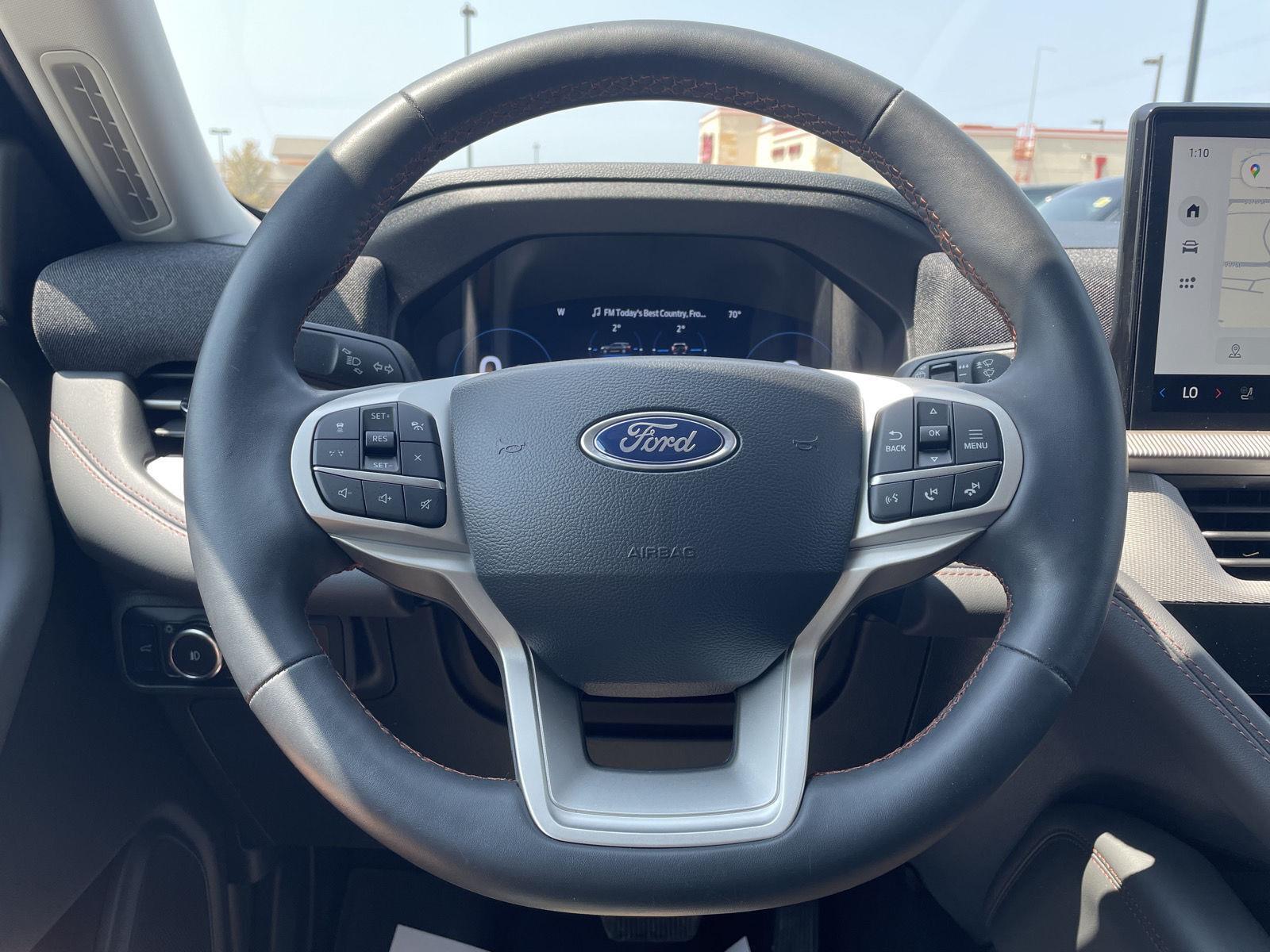 Vehicle photo 12