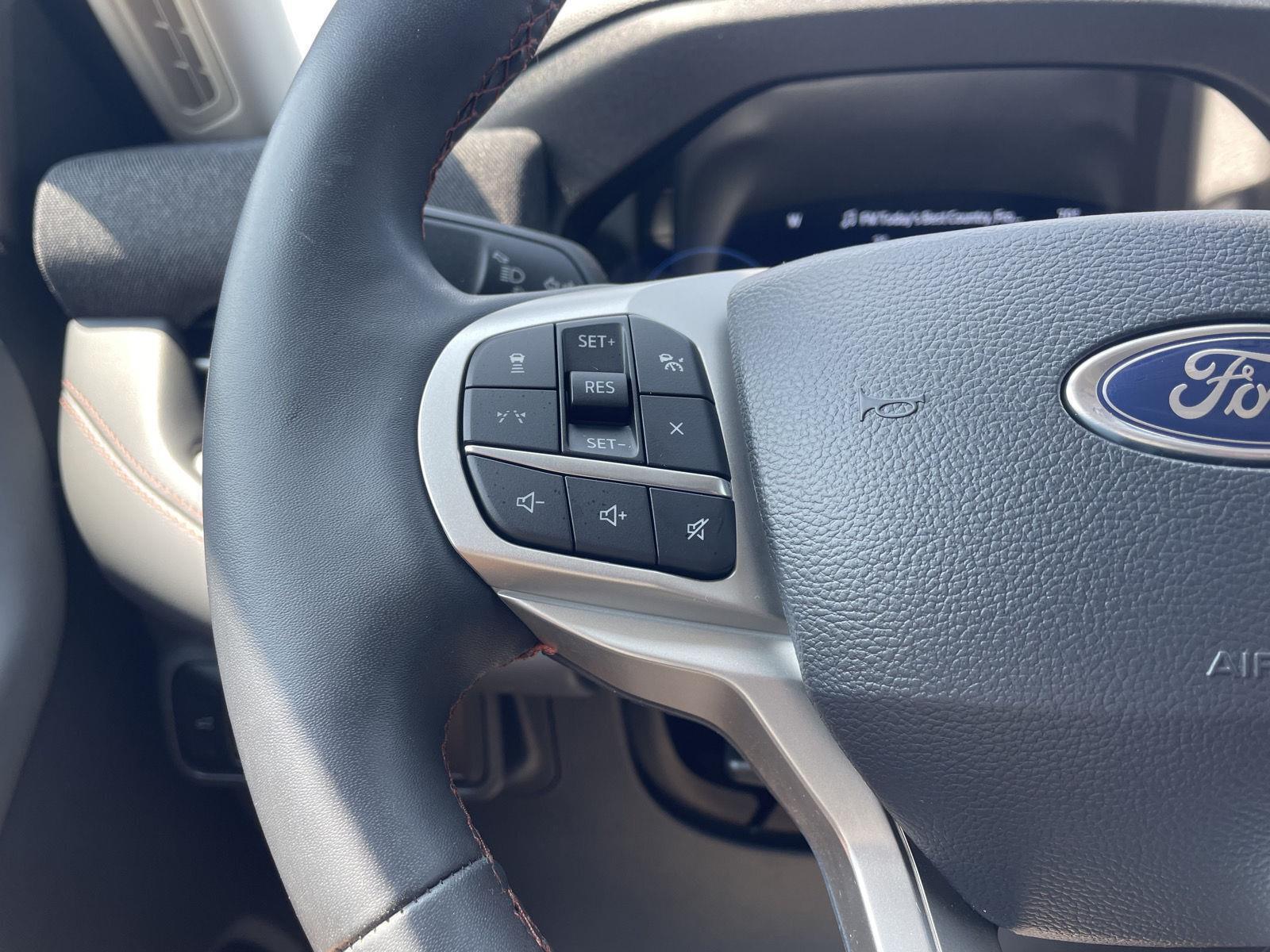 Vehicle photo 13