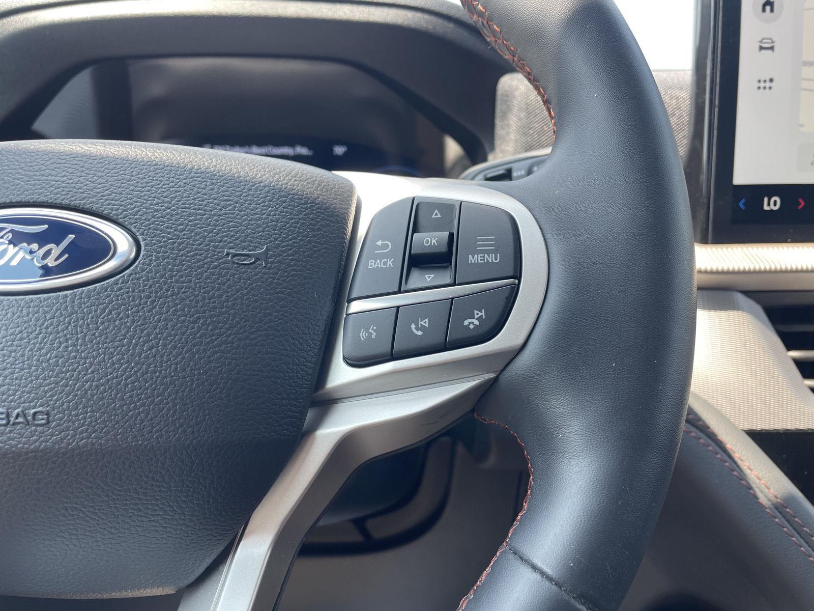 Vehicle photo 14