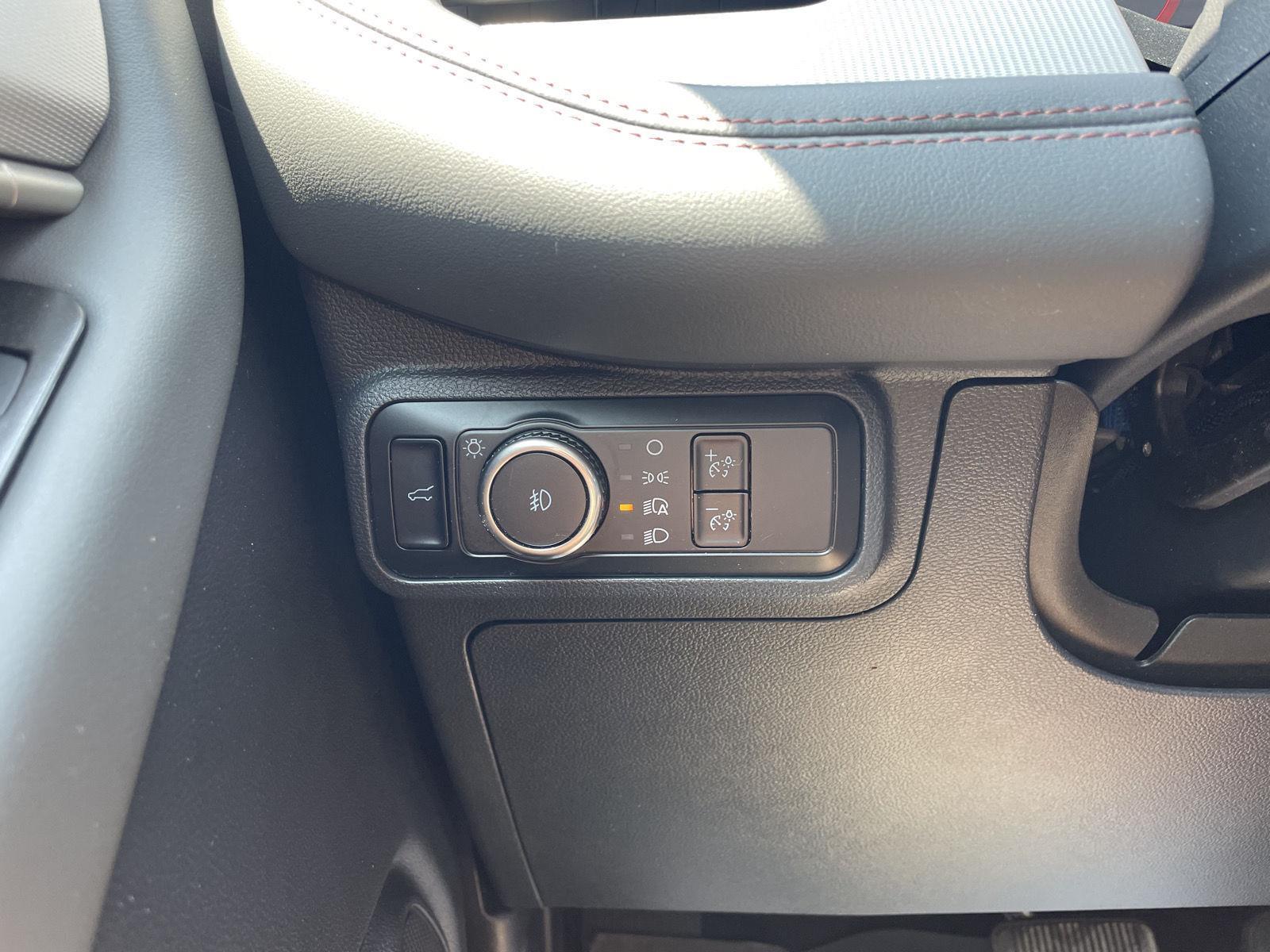Vehicle photo 16