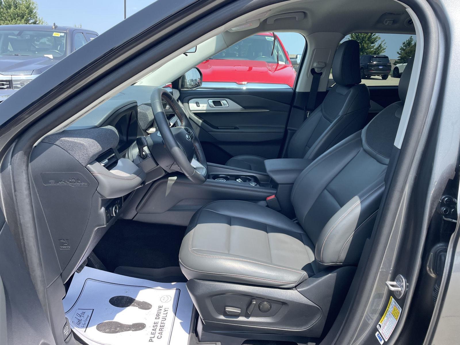 Vehicle photo 17
