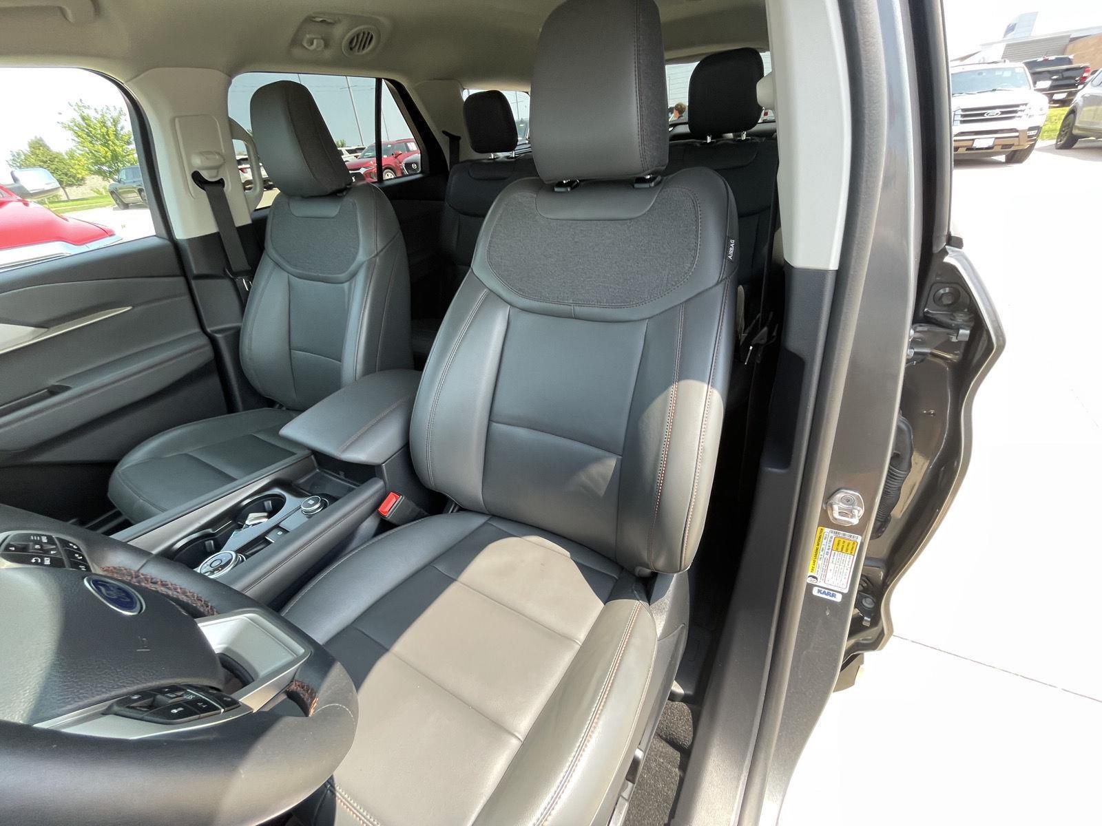 Vehicle photo 18