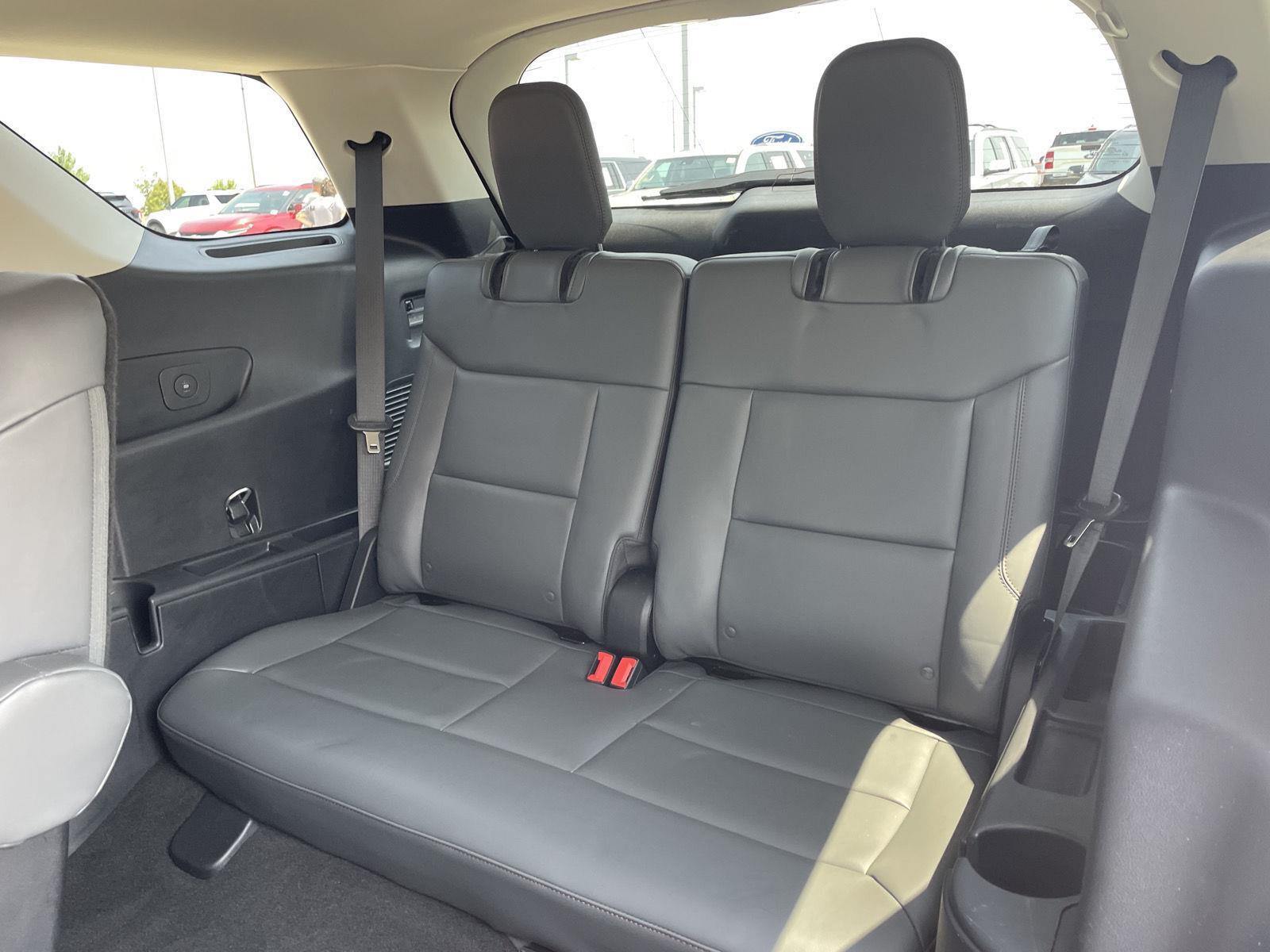 Vehicle photo 21