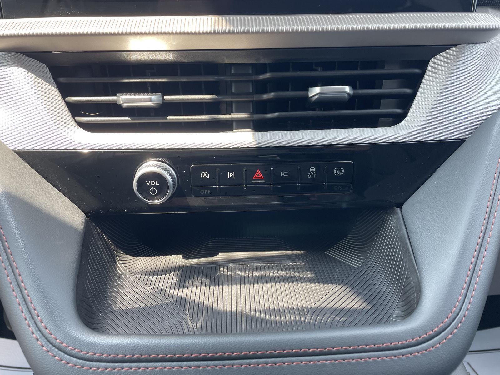 Vehicle photo 27