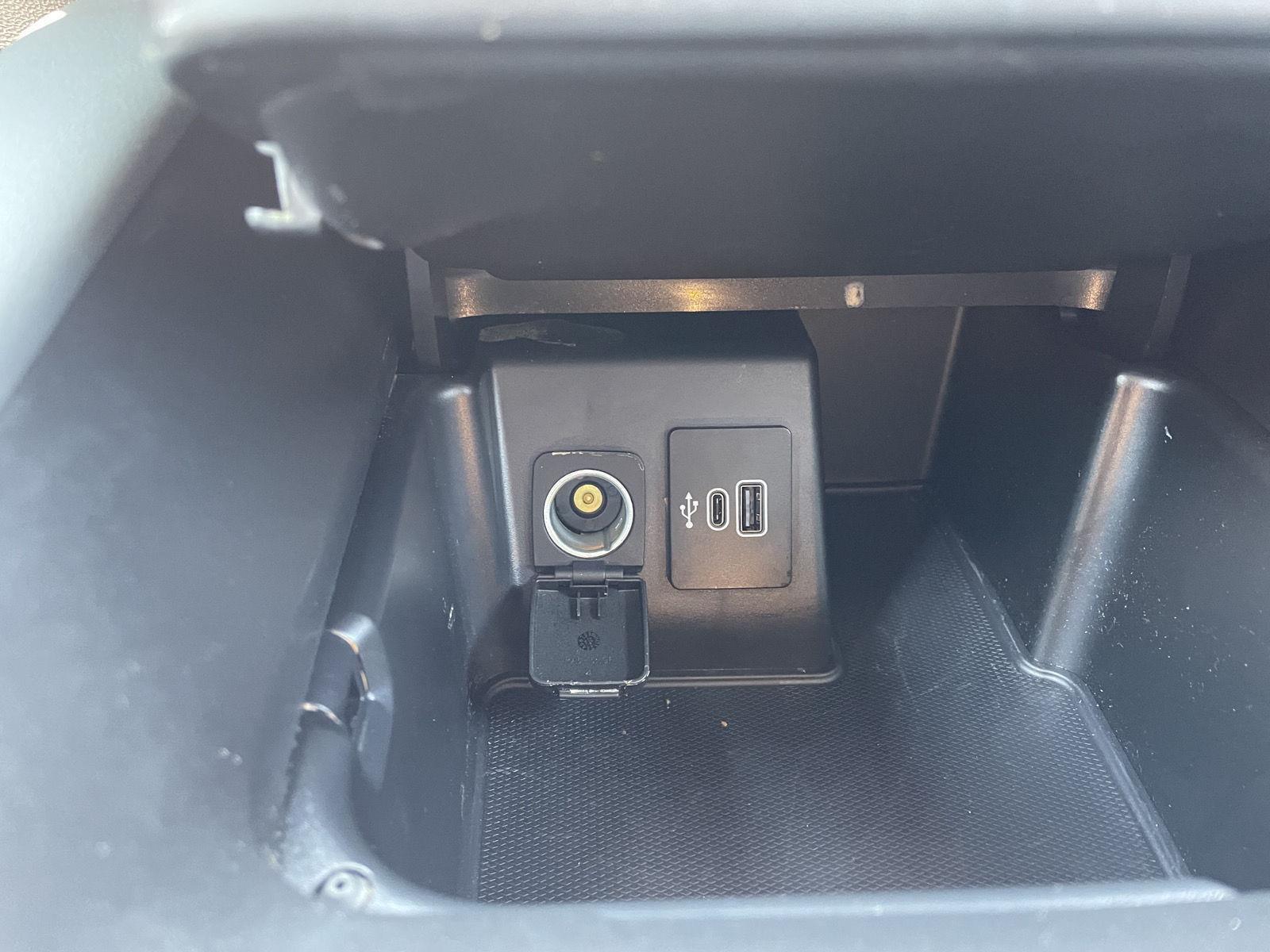 Vehicle photo 28