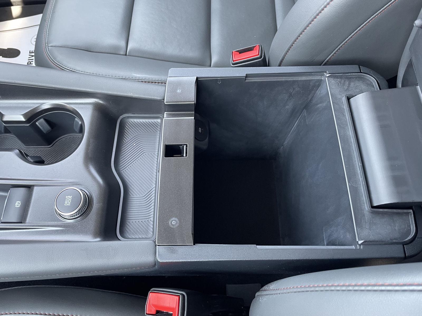 Vehicle photo 32