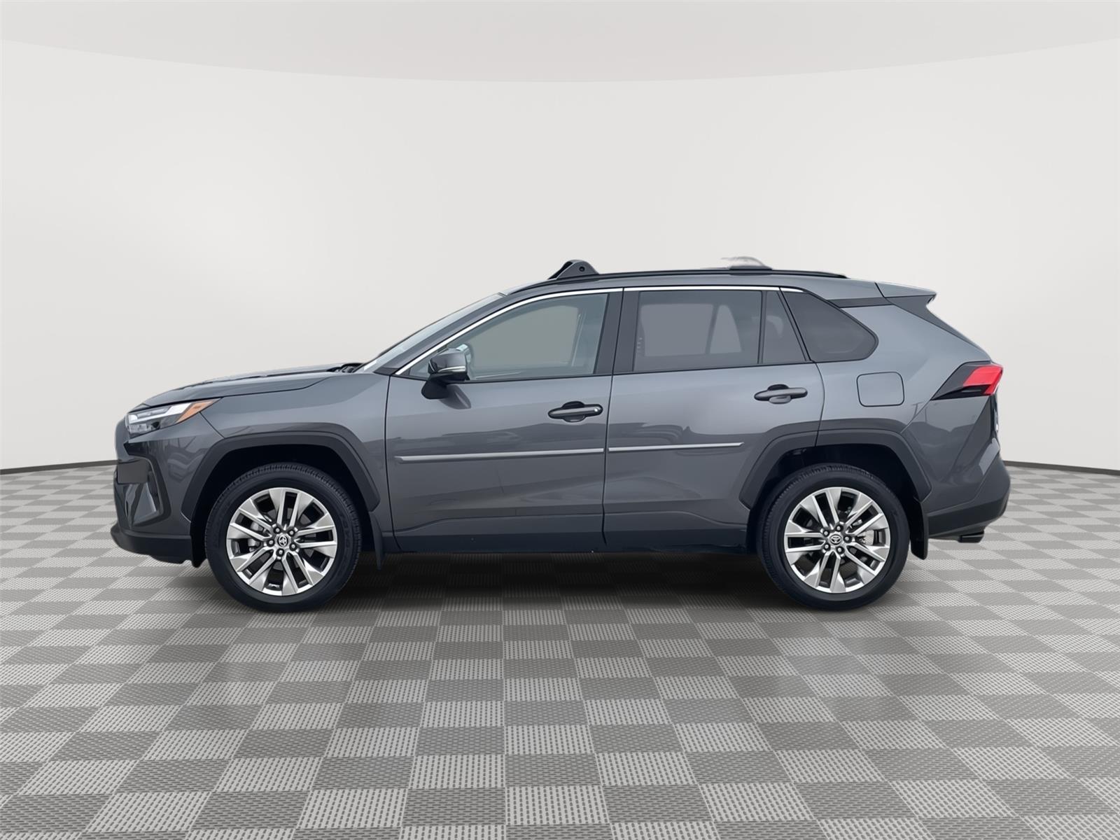 Vehicle photo 2